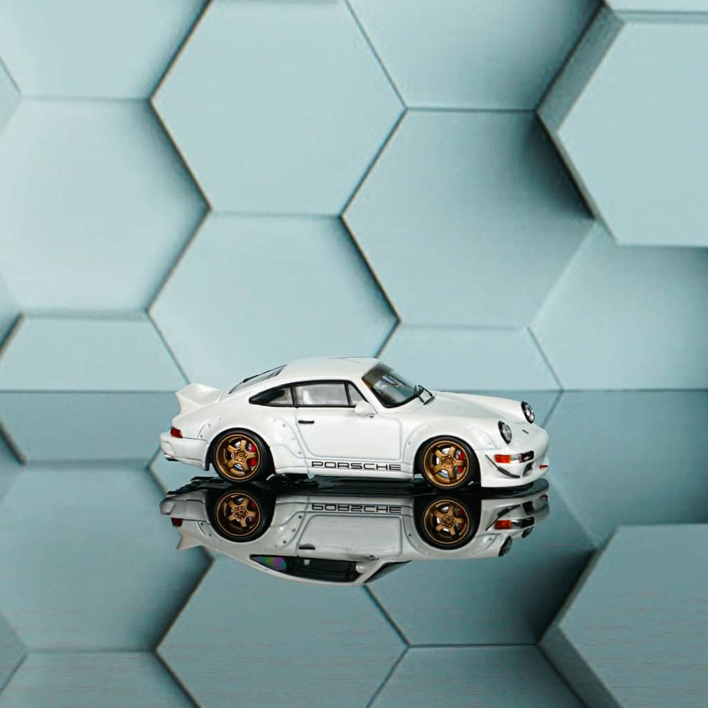 Porsche 964 White Aurora Model - model 1:64