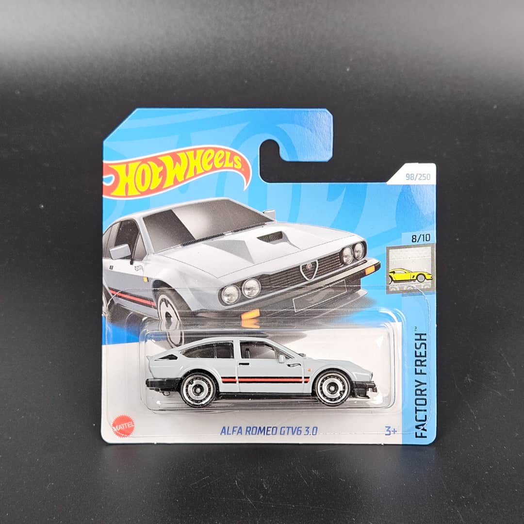 Alfa Romeo GTV6 Szara Hot Wheels - model 1:64