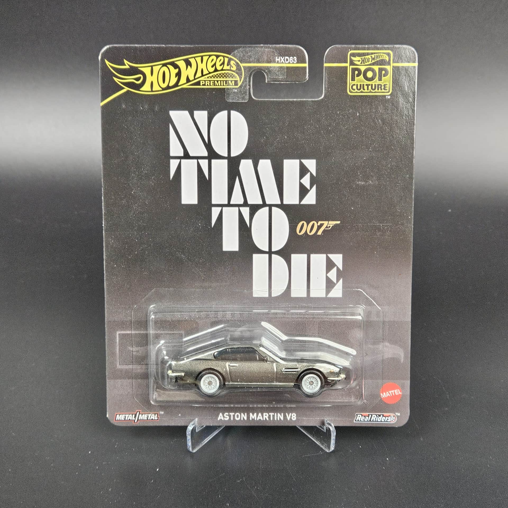 Aston Martin V8 Hot Wheels - model 1:64