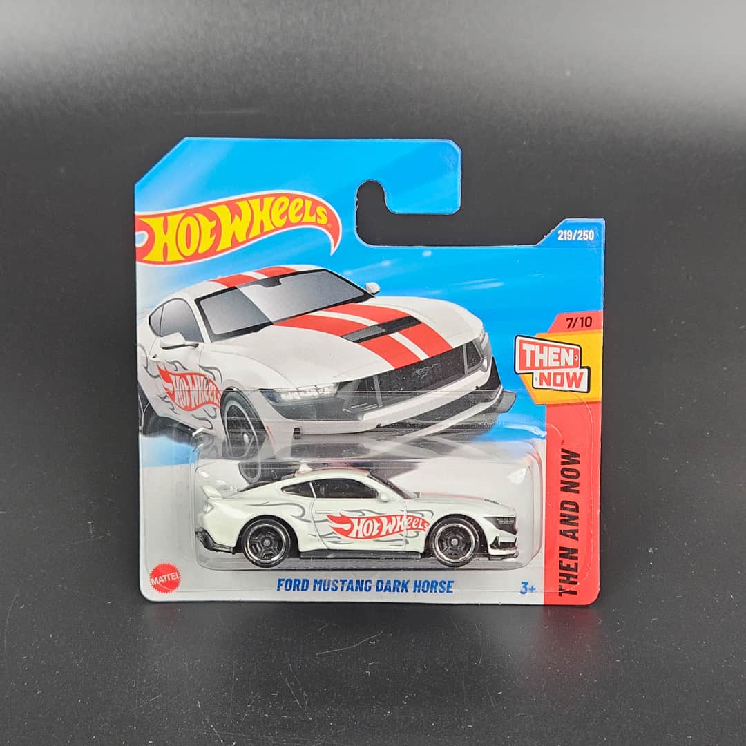 FORD MUSTANG DARK HORSE Hot Wheels - model 1:64