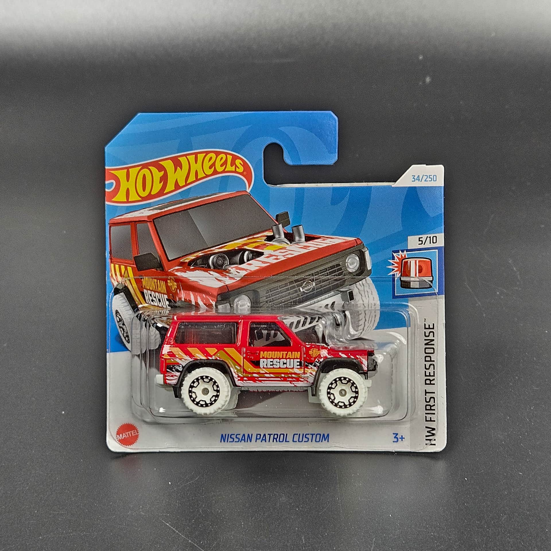 Nissan Patrol Custom Czerwony Hot Wheels - model 1:64