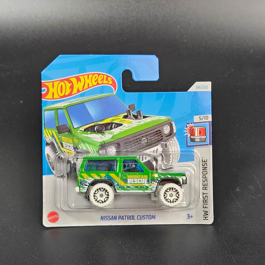 Nissan Patrol Custom Zielony Hot Wheels - model 1:64