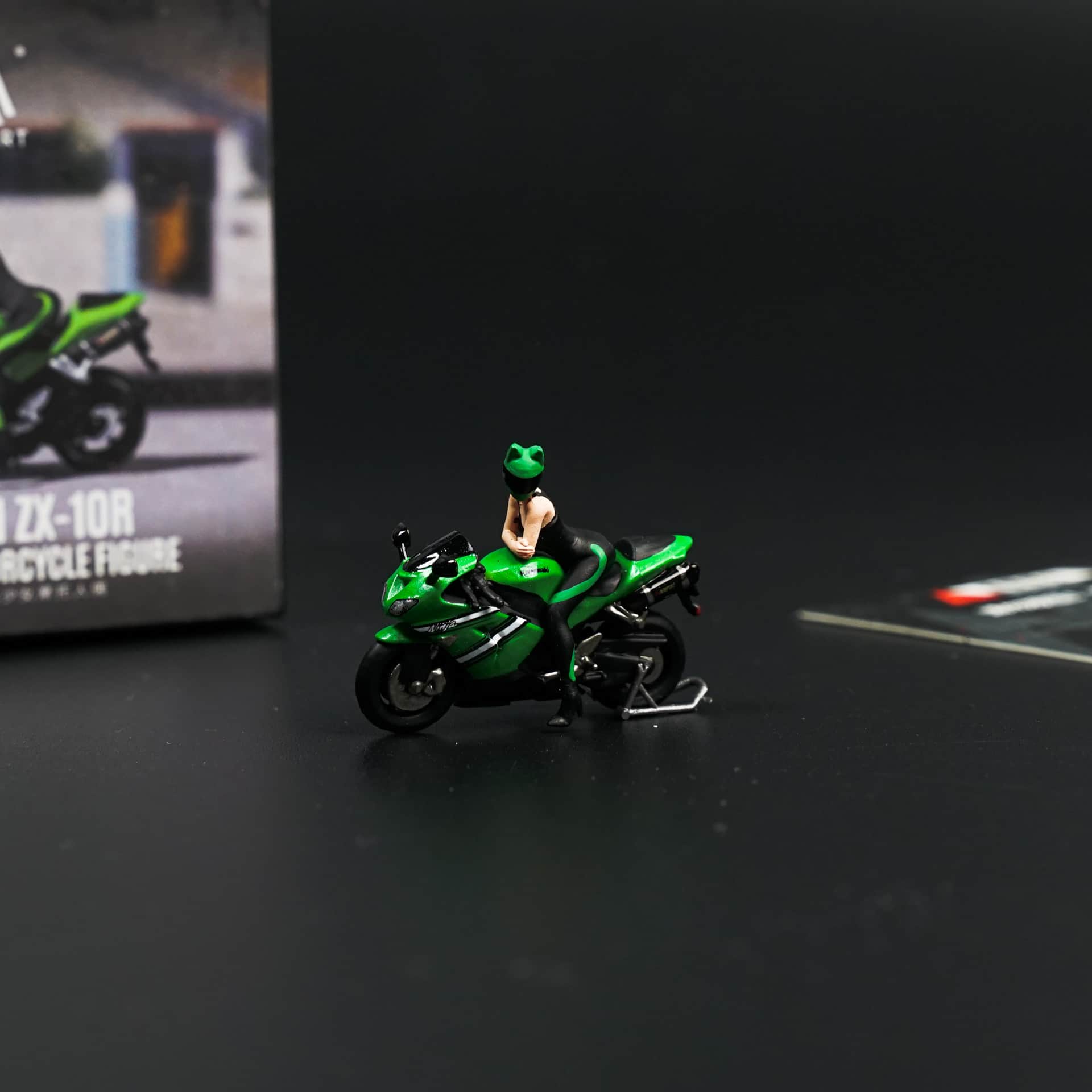 Kawasaki ZX-10R z Figurką Moreart - model 1:64