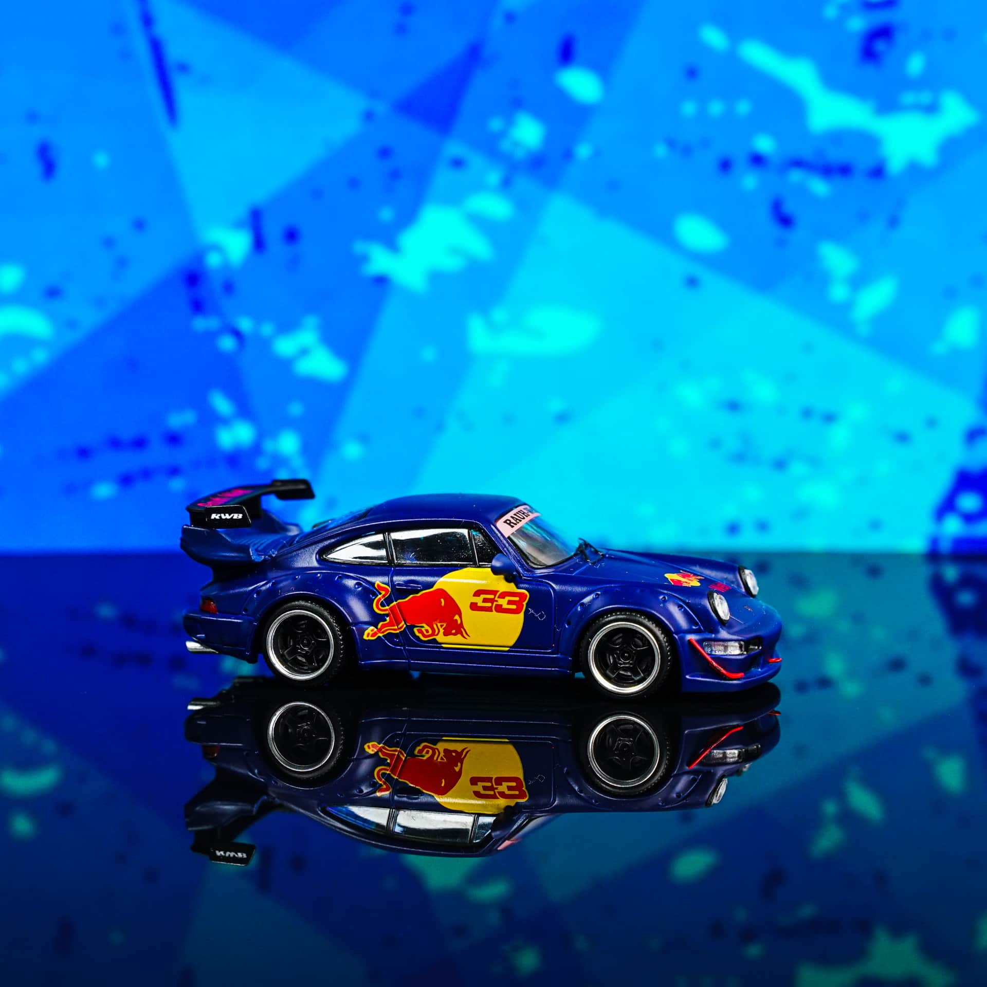 Porsche 993 RWB Red Bull Mini Station - model 1:64
