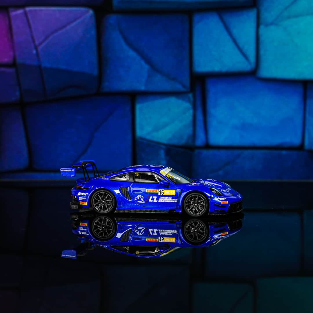Porsche 911 GT3 R #15 Star Race - model 1:64