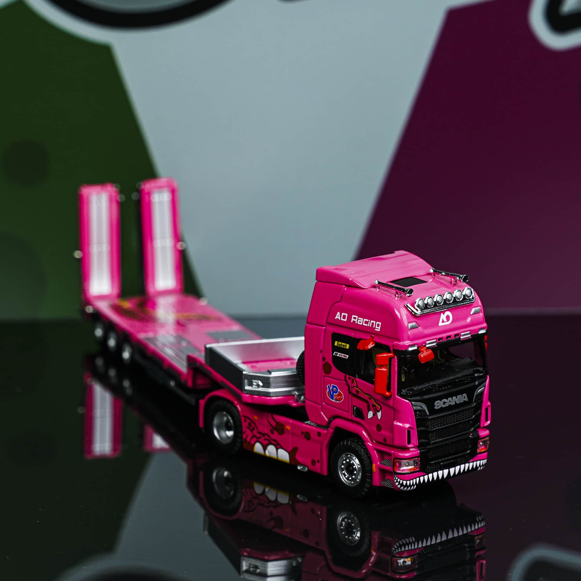 Supcar | Scania z Lawetą | AO Racing Różowa | 1:64