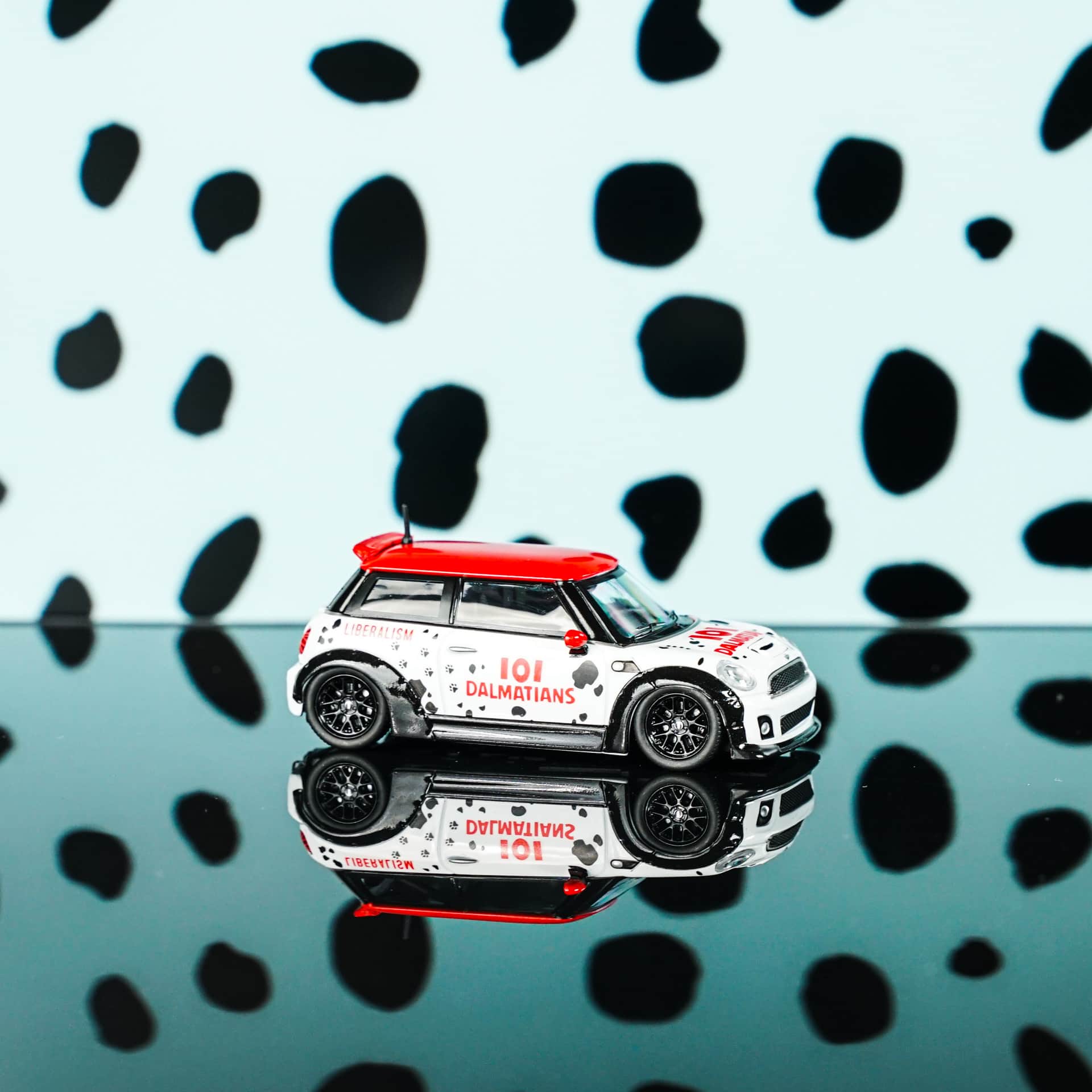 Mini Cooper 101 Dalmatyńczyków TimeMicro - model 1:64