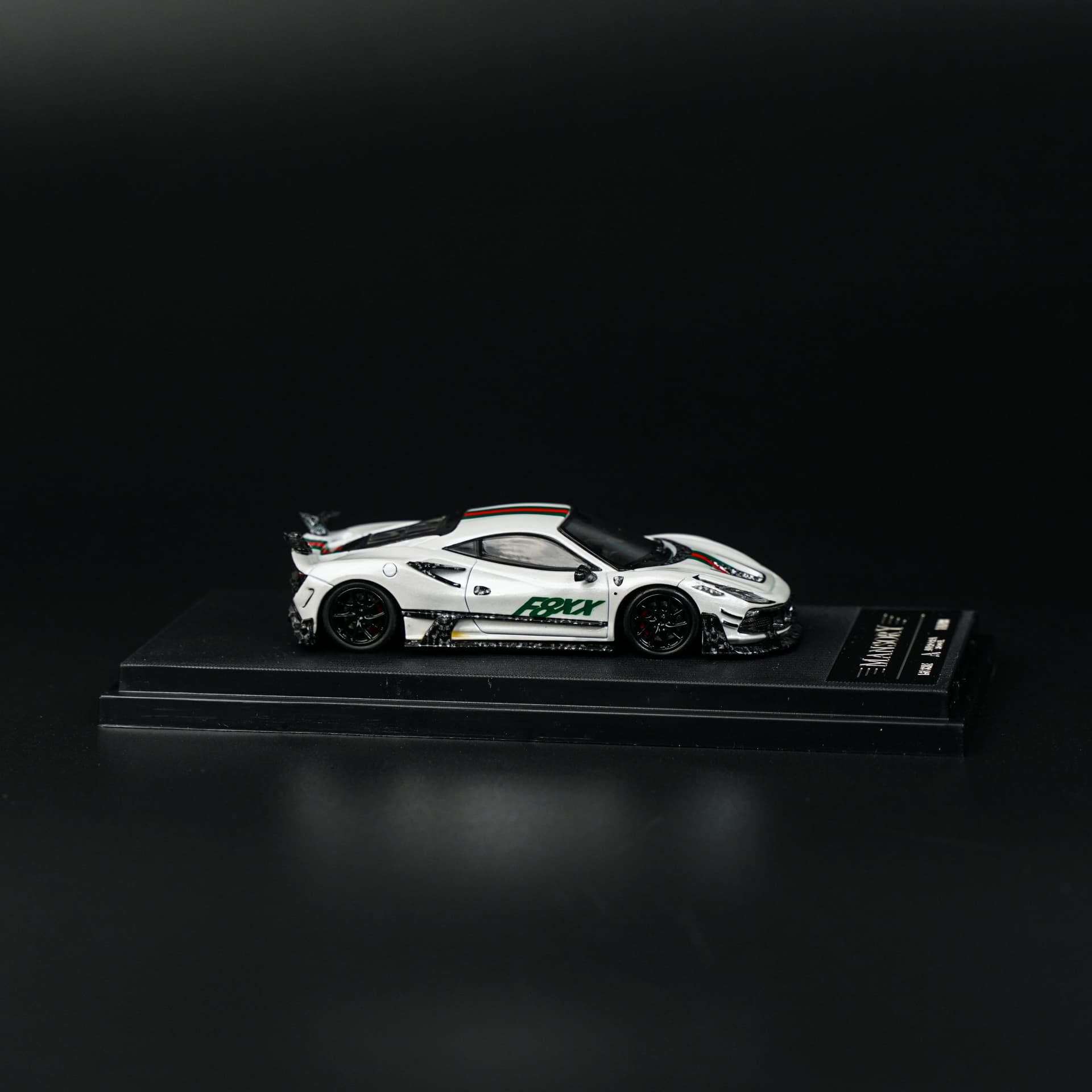 Ferrari F8XX Mansory Biały Aurora Model - model 1:64 - miniatura 2