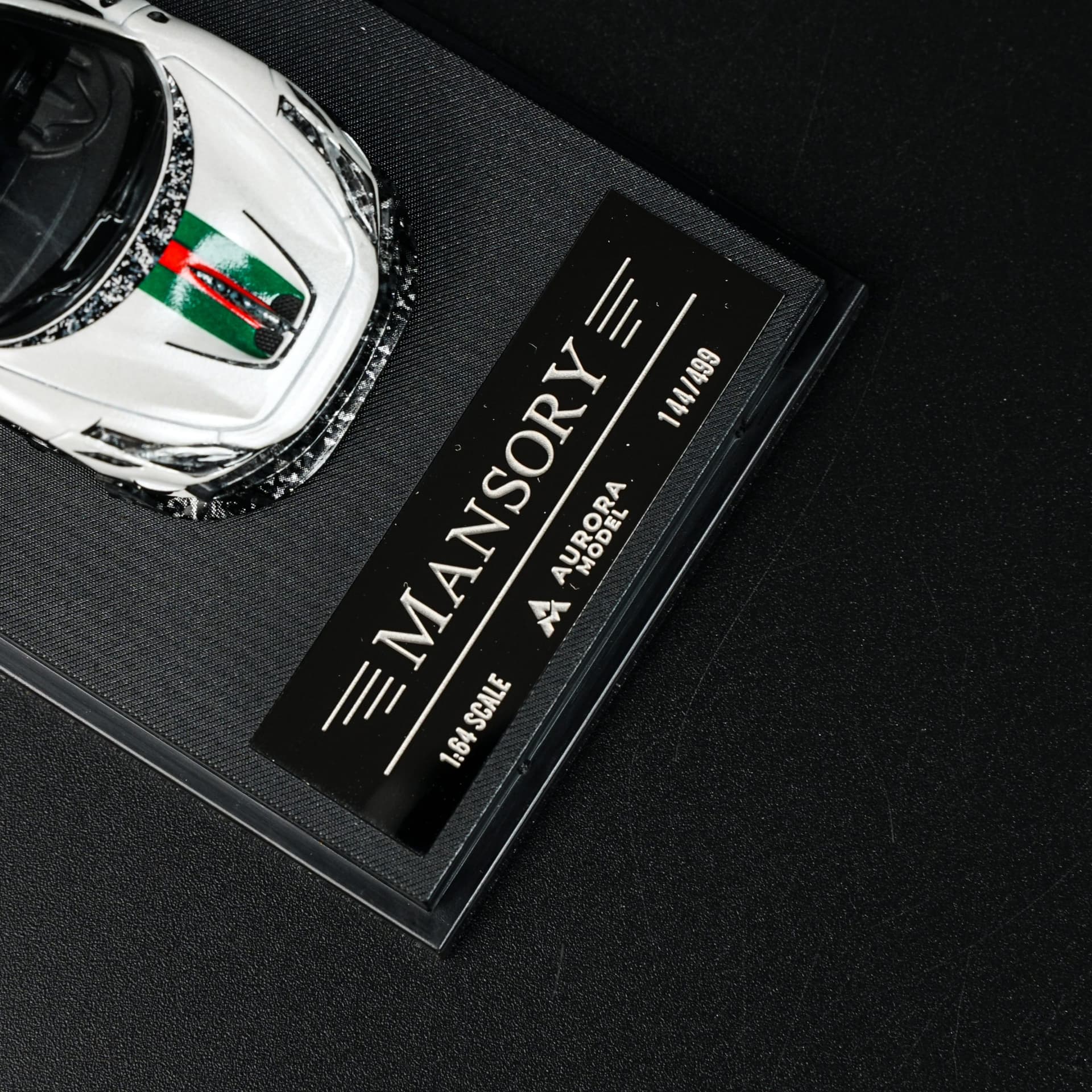 Ferrari F8XX Mansory Biały Aurora Model - model 1:64 - miniatura 4