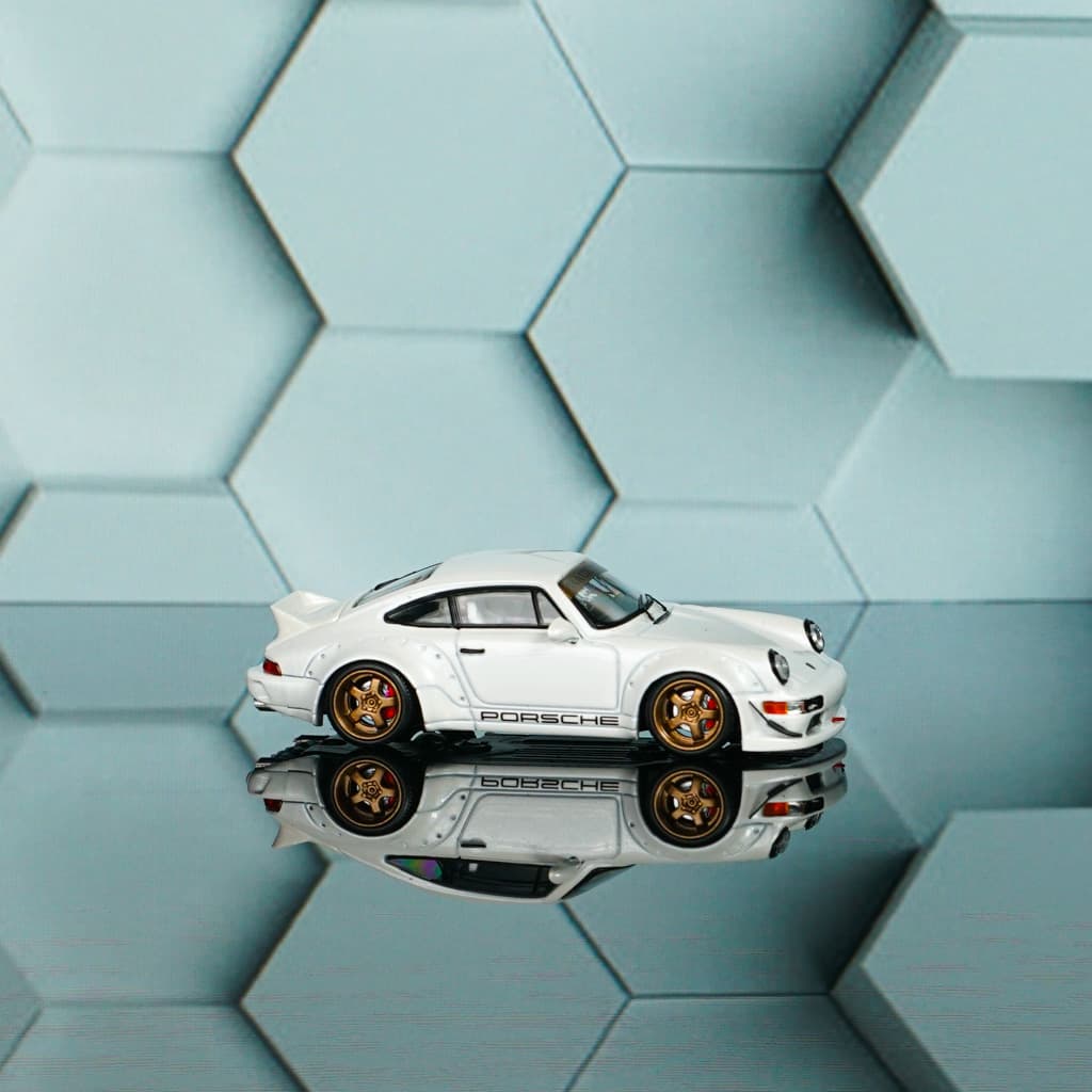 Porsche 964 White Aurora Model - model 1:64 - miniatura 1
