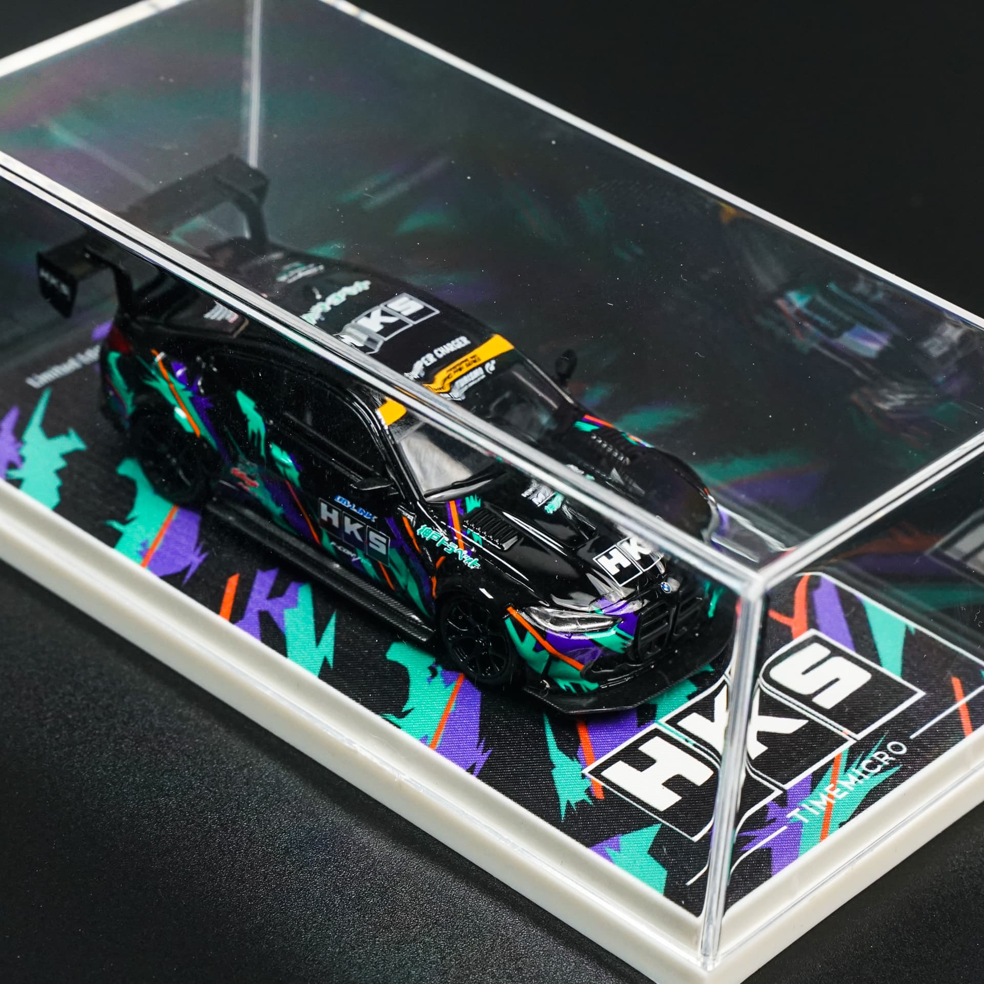 BMW M4 HKS TimeMicro - model 1:64 - miniatura 3