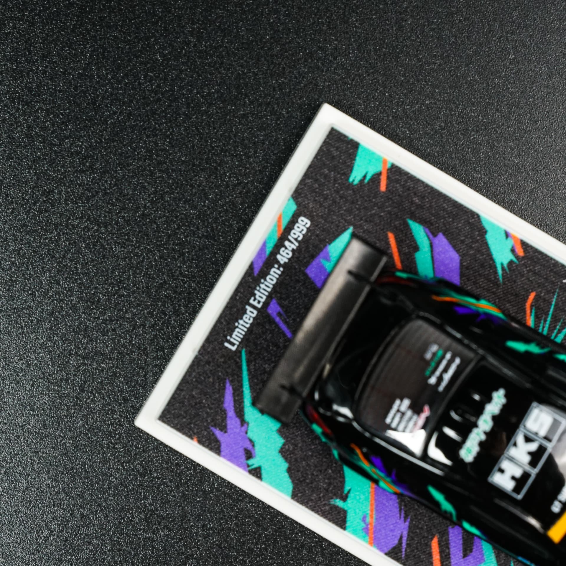 BMW M4 HKS TimeMicro - model 1:64 - miniatura 4