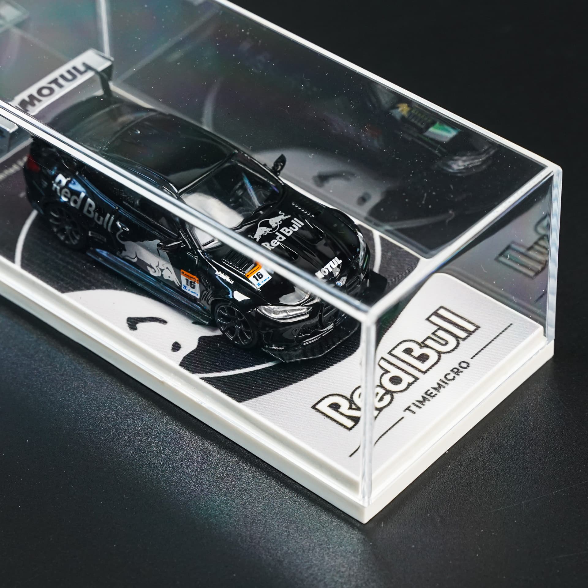 BMW M4 TimeMicro - model 1:64 - miniatura 3
