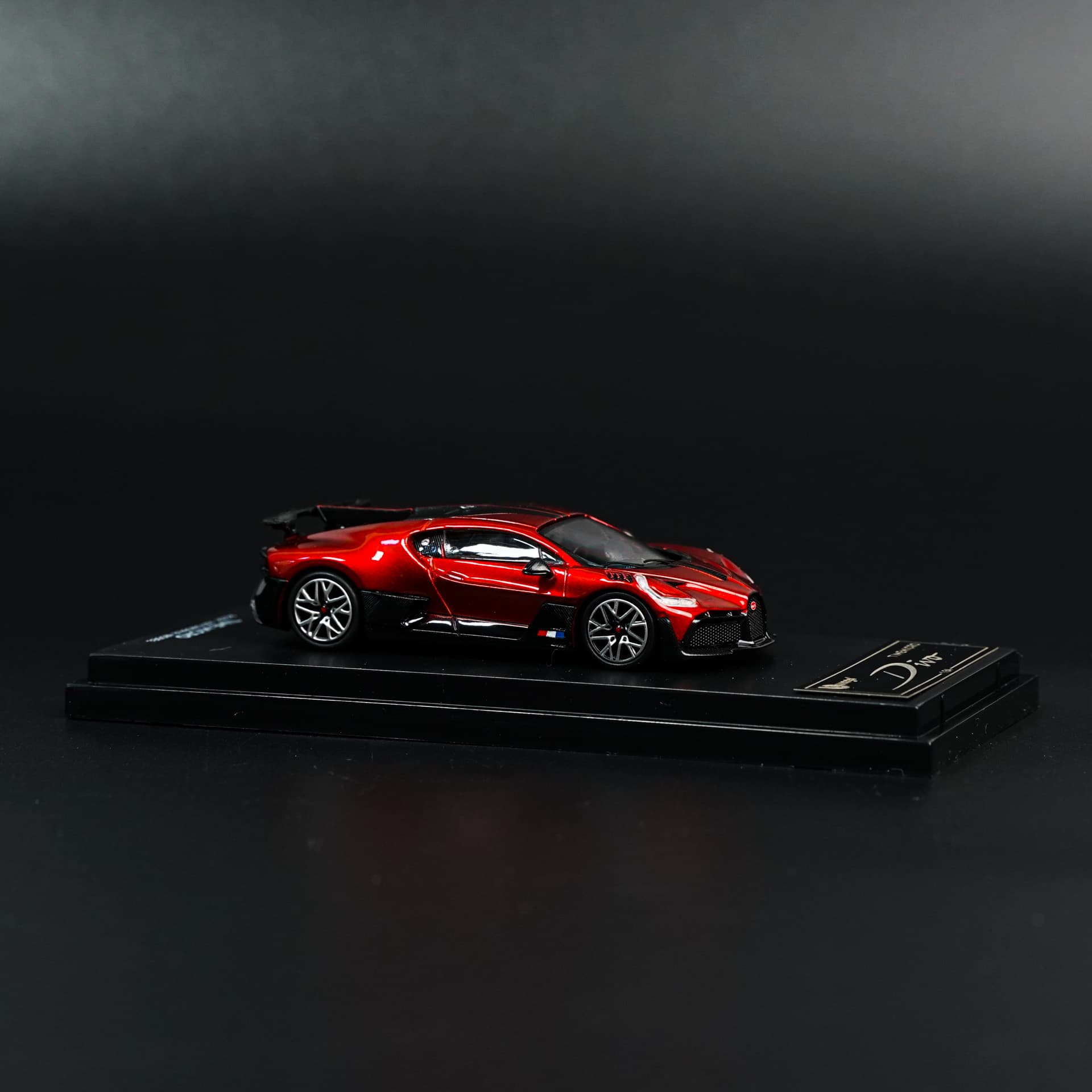 Bugatti Divo TimeMicro - model 1:64 - miniatura 2
