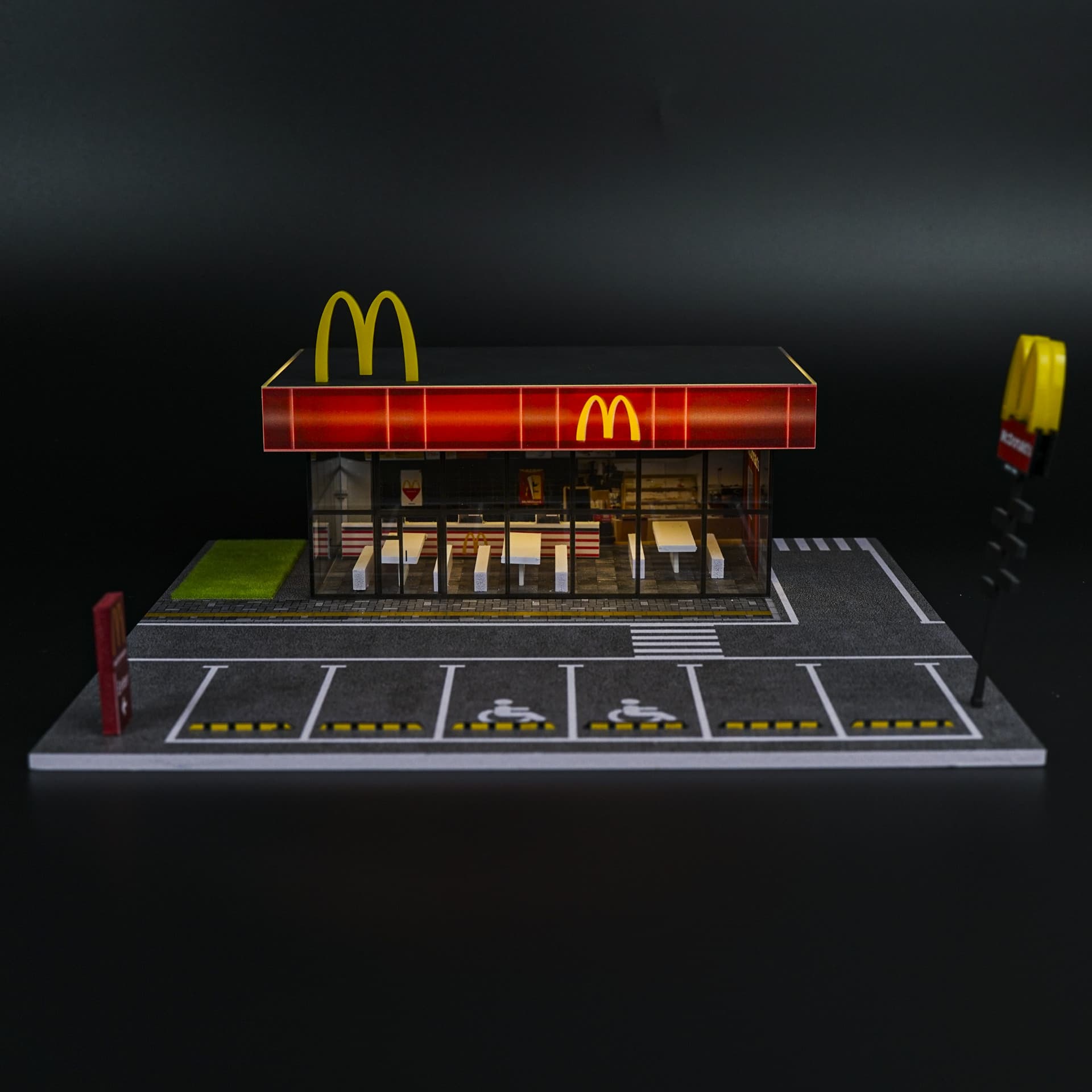 Diorama McDonald's | Drive Thru | Podświetlana LED | 1:64 - miniatura 3