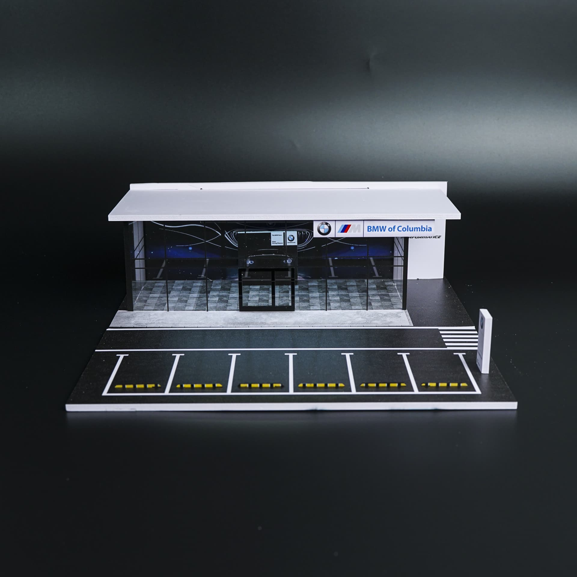 Diorama Salon BMW | 6 miejsc | Podświetlana LED | 1:64 - miniatura 2