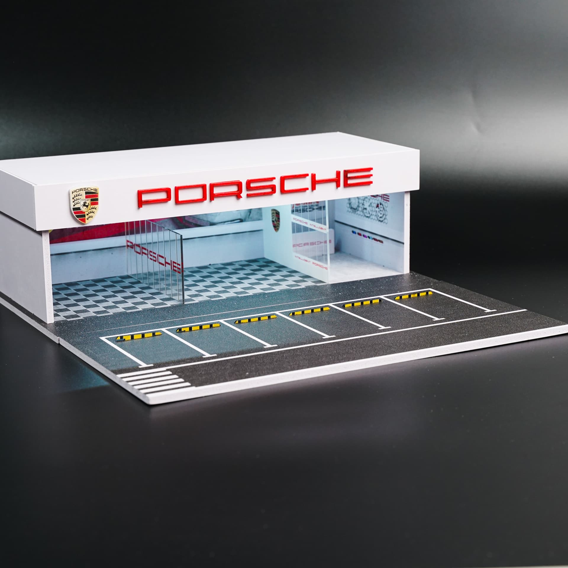 Diorama Salon Porsche Moreart - model 1:64 - miniatura 2