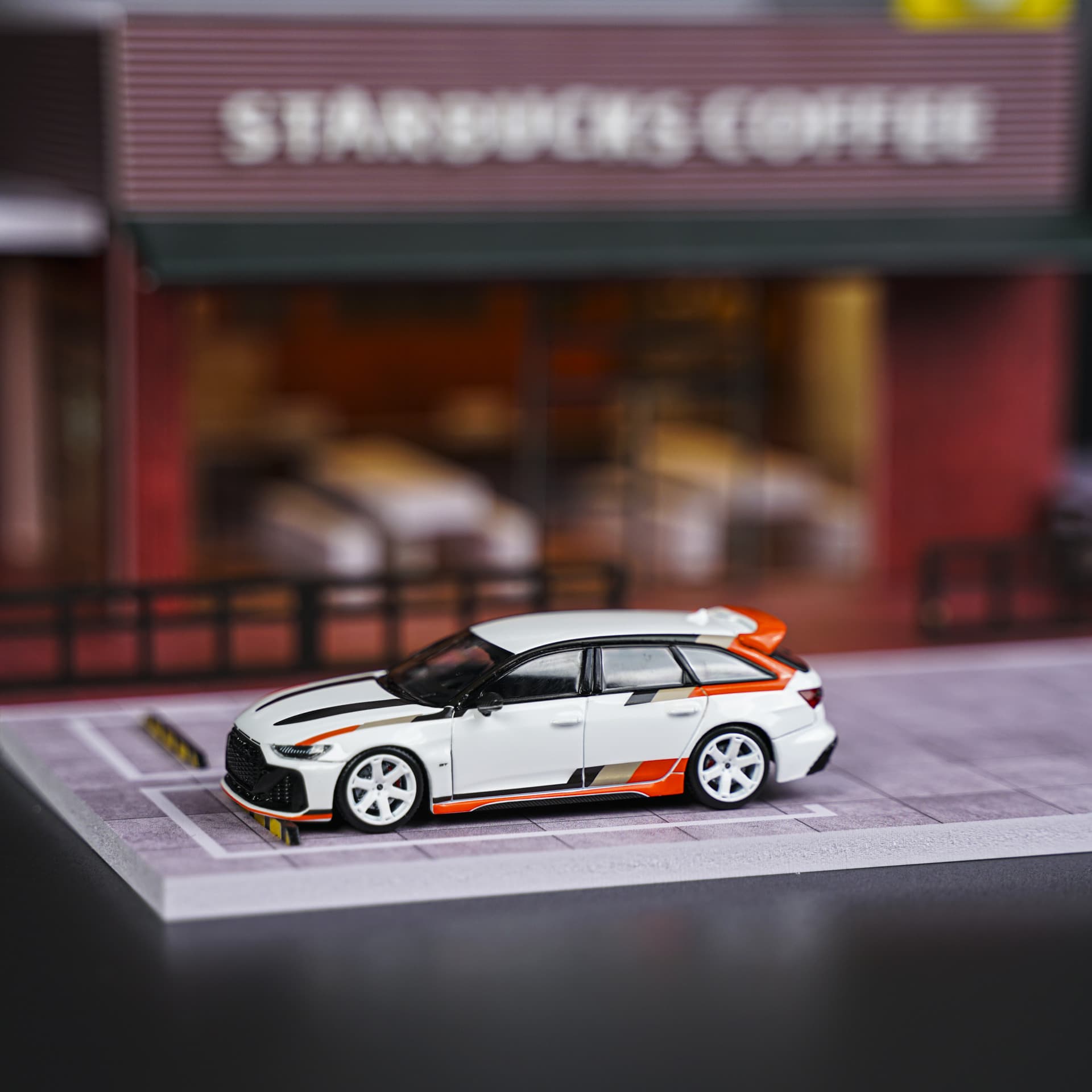 Diorama Starbucks | 6 miejsc | Podświetlana LED | 1:64 - miniatura 4