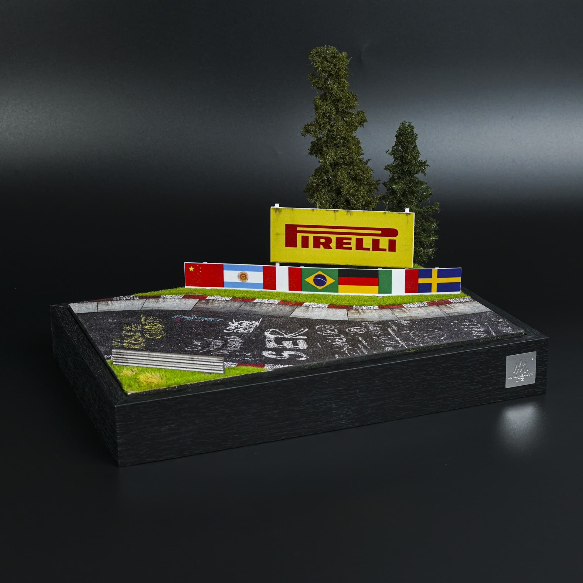 Diorama Tor Nürburgring 03 | Pirelli | 1:64 - miniatura 2