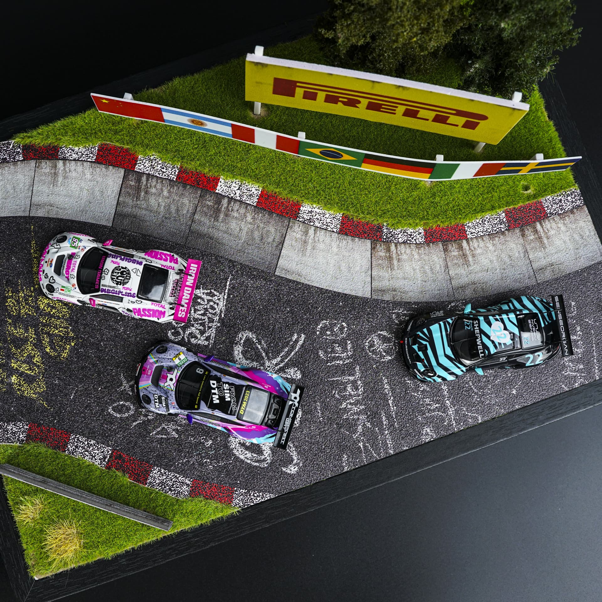 Diorama Tor Nürburgring 03 | Pirelli | 1:64 - miniatura 5