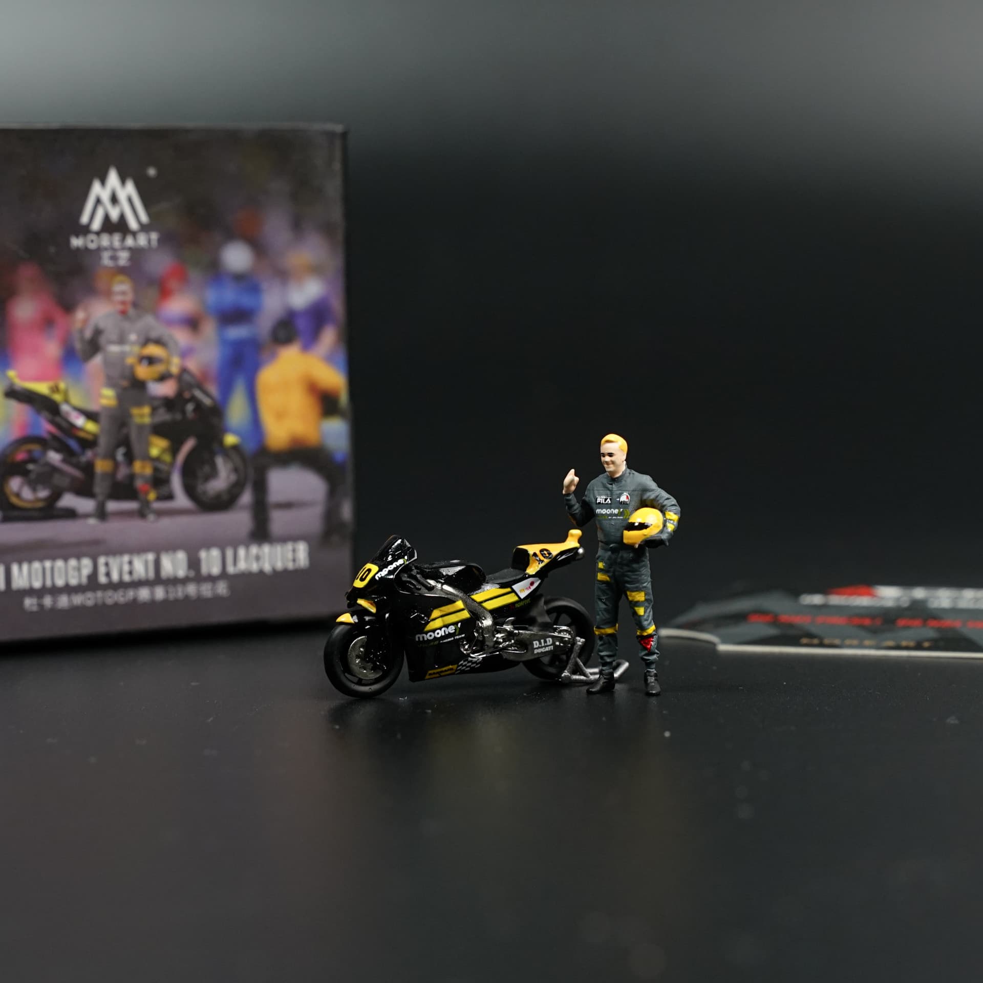 Ducati Moto GP z Figurką Moreart - model 1:64 - miniatura 1