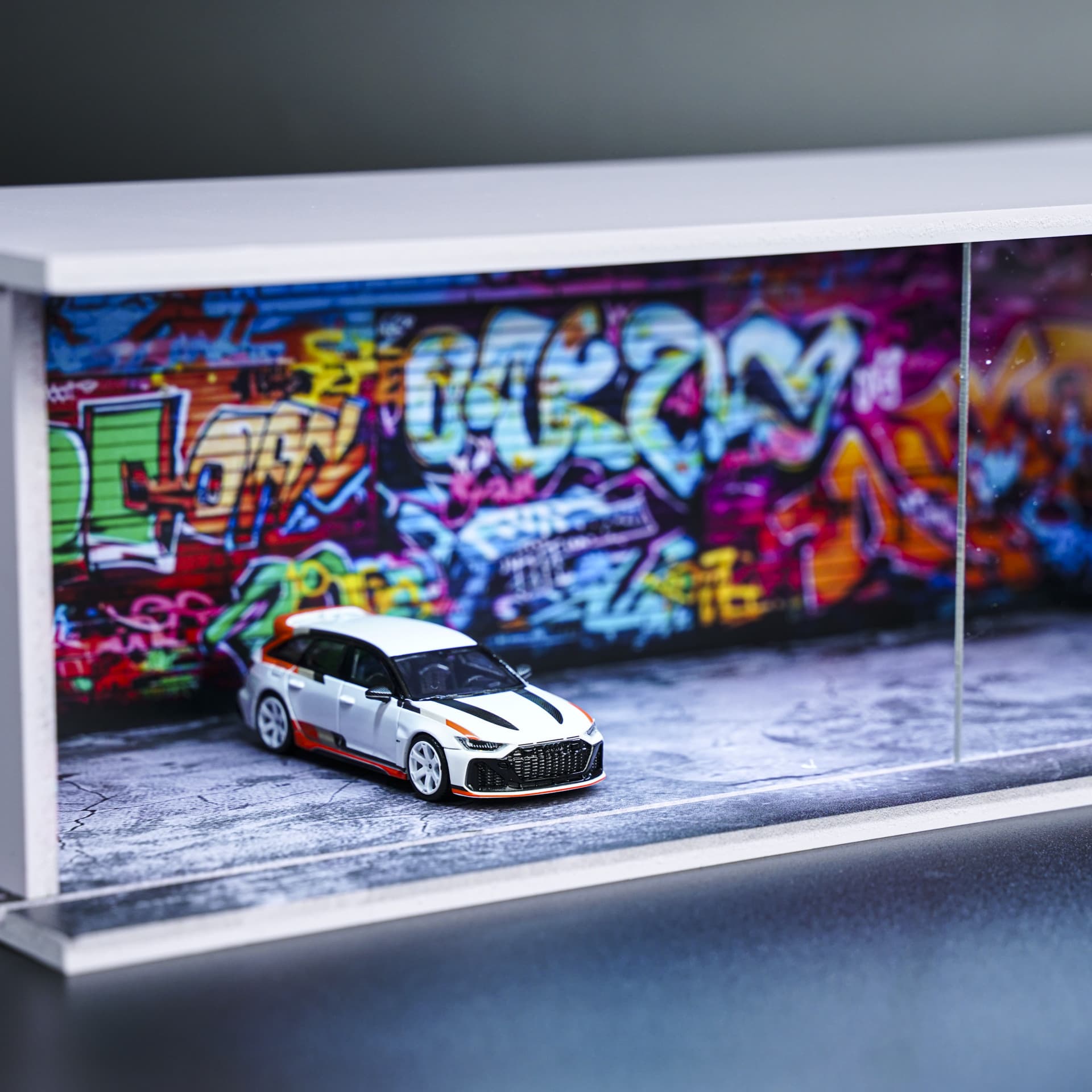 Gablota LED Graffiti | Podświetlana LED | 1:64 - miniatura 2