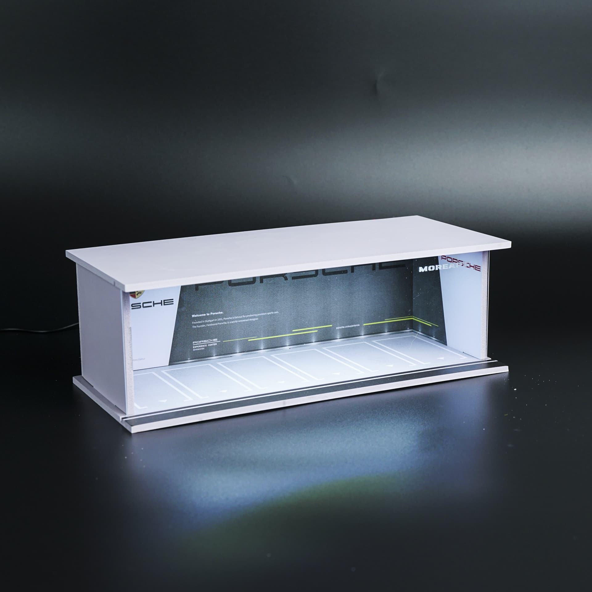 Gablota LED Porsche | 6 miejsc | Podświetlana LED | 1:64 - miniatura 2