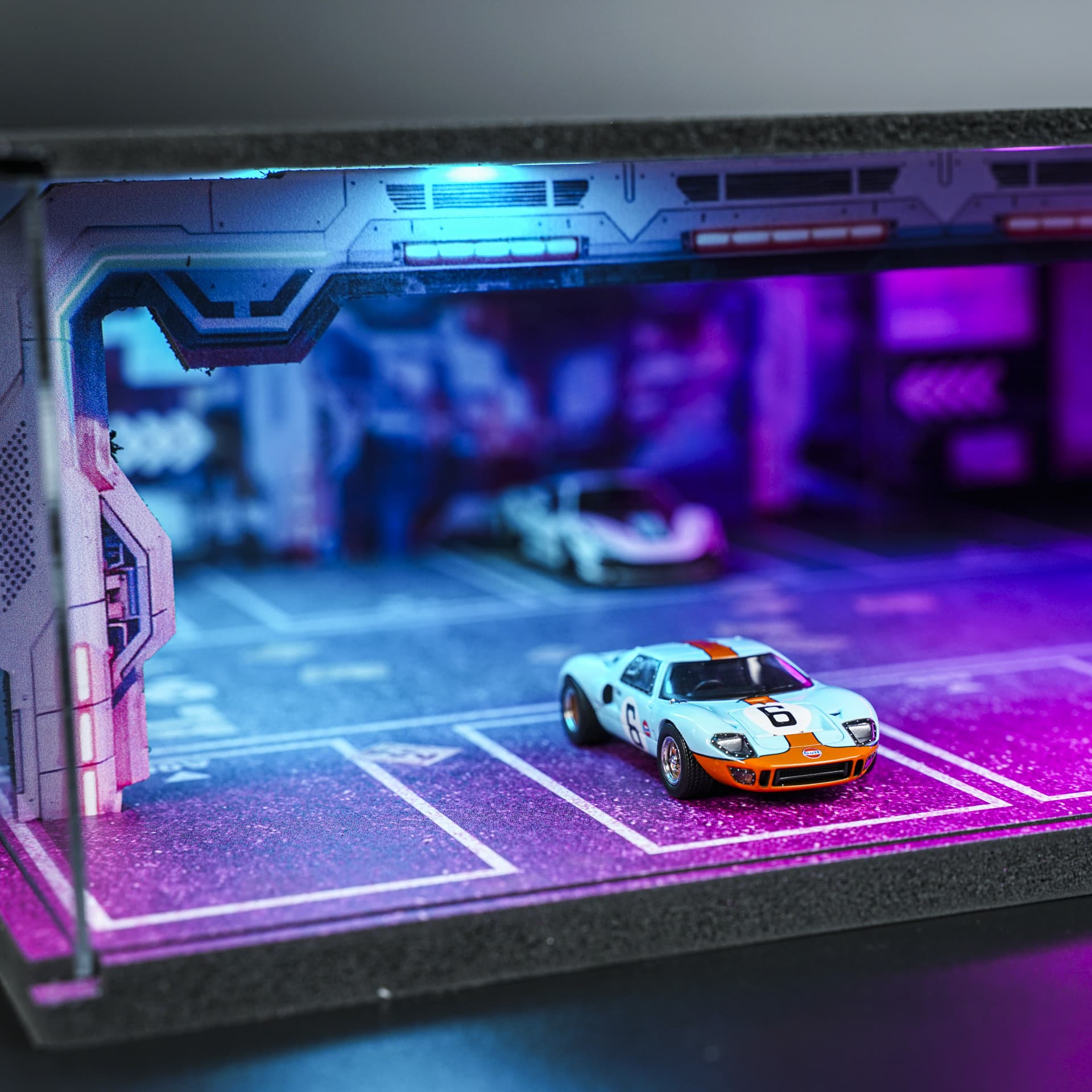 Garaż Podziemny Cyberpunk | 8 miejsc | Podświetlany LED | 1:64 - miniatura 3