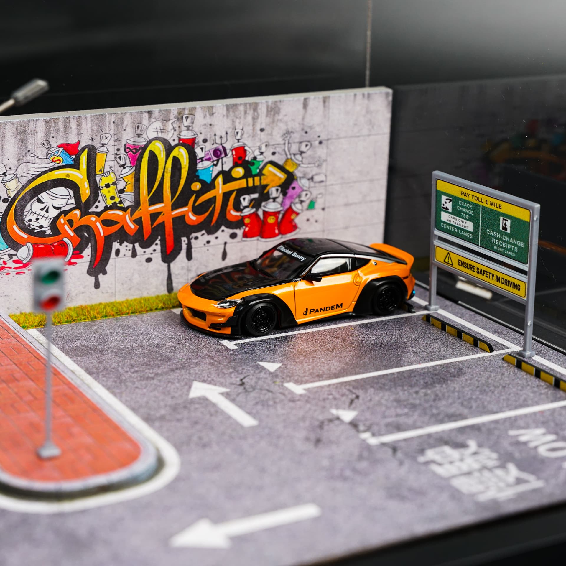 Graffiti Street Moreart - model 1:64 - miniatura 2