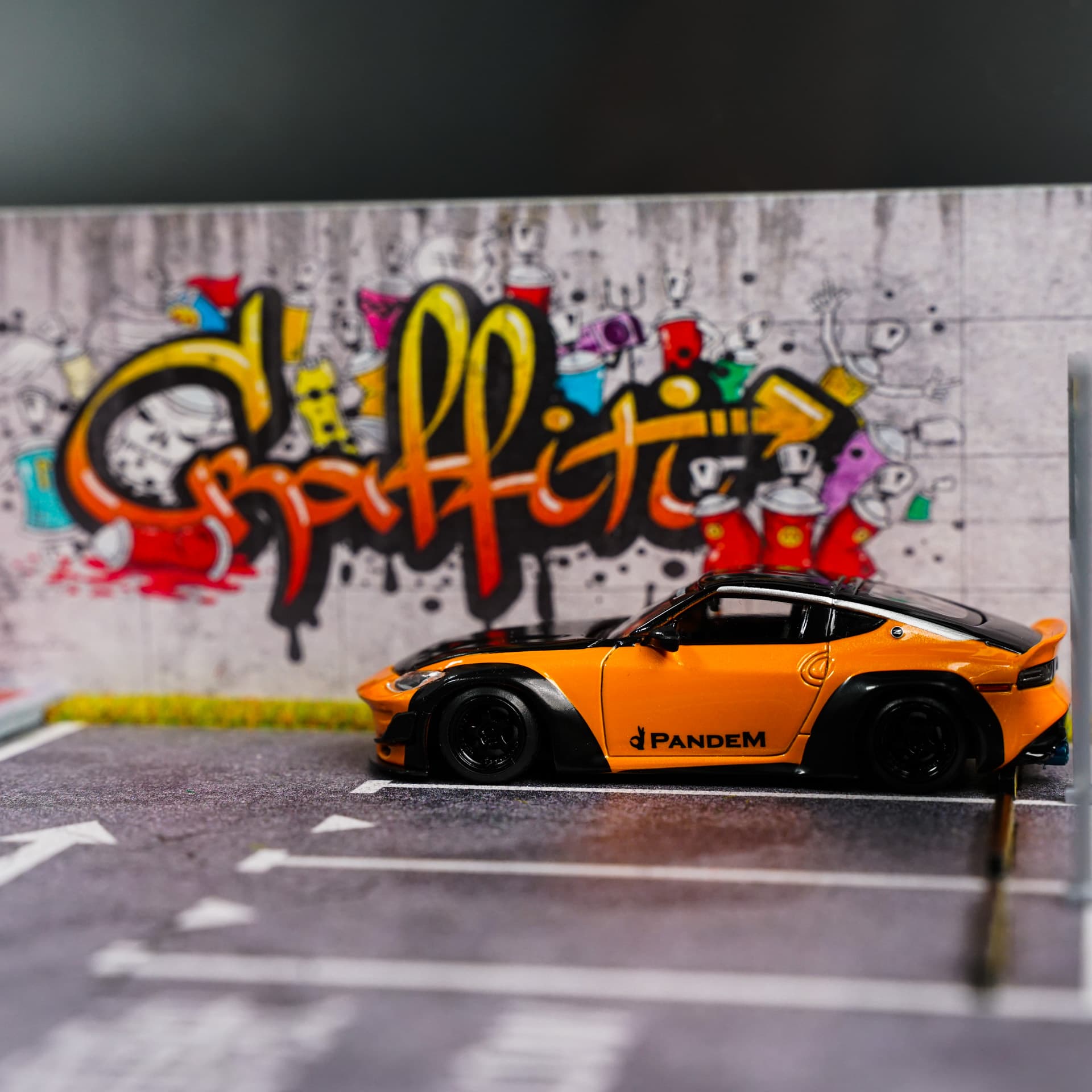 Graffiti Street Moreart - model 1:64 - miniatura 3