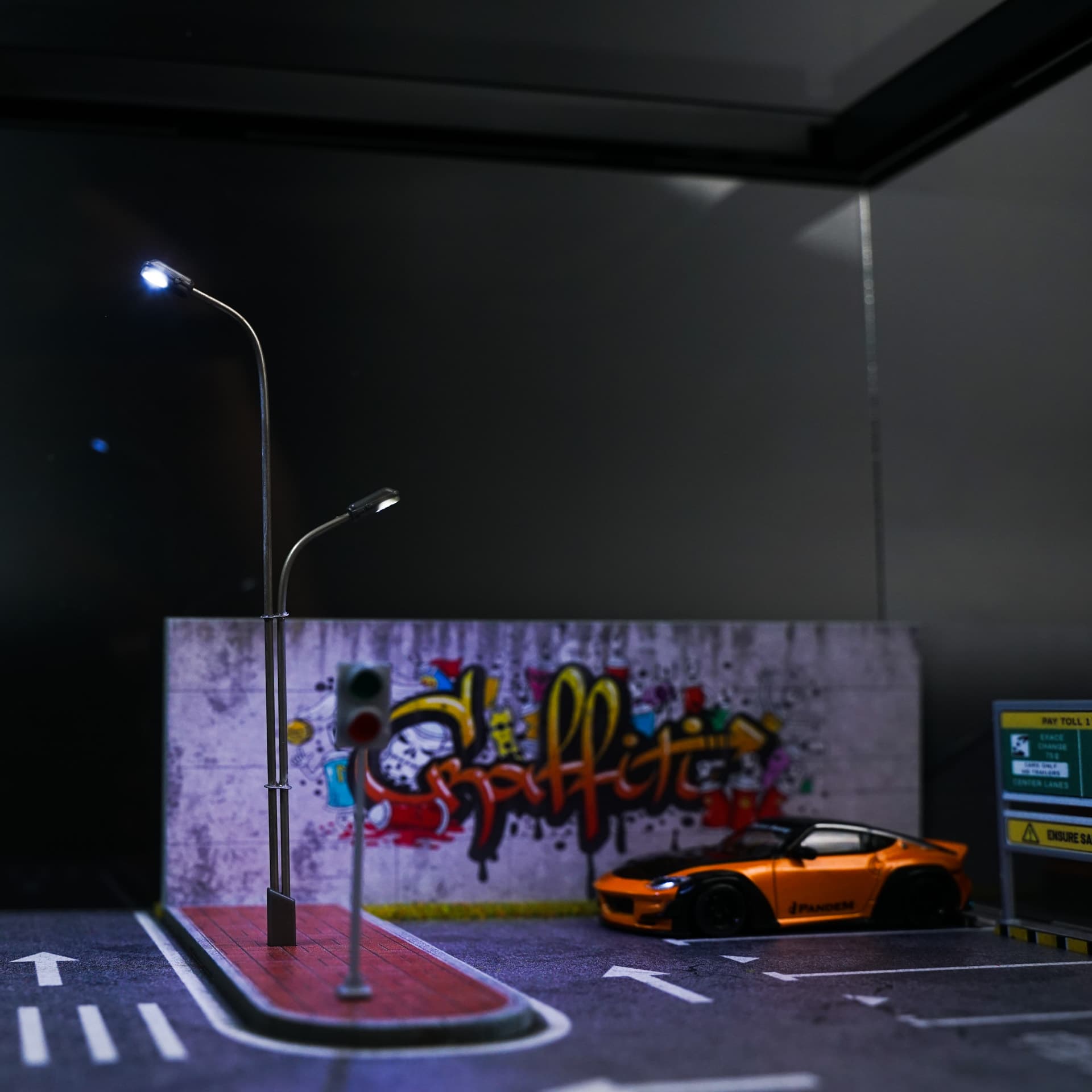 Graffiti Street Moreart - model 1:64 - miniatura 5