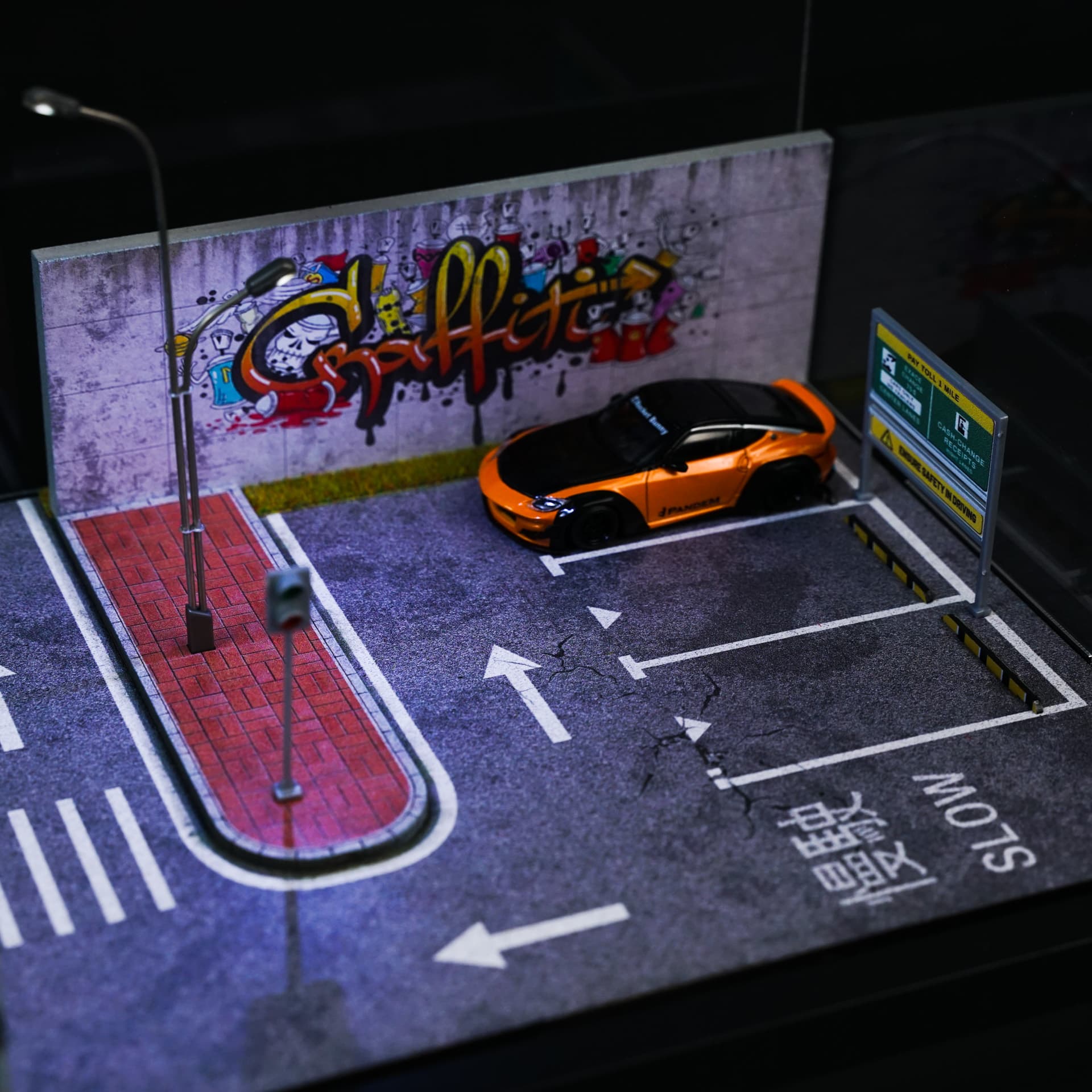 Graffiti Street Moreart - model 1:64 - miniatura 6
