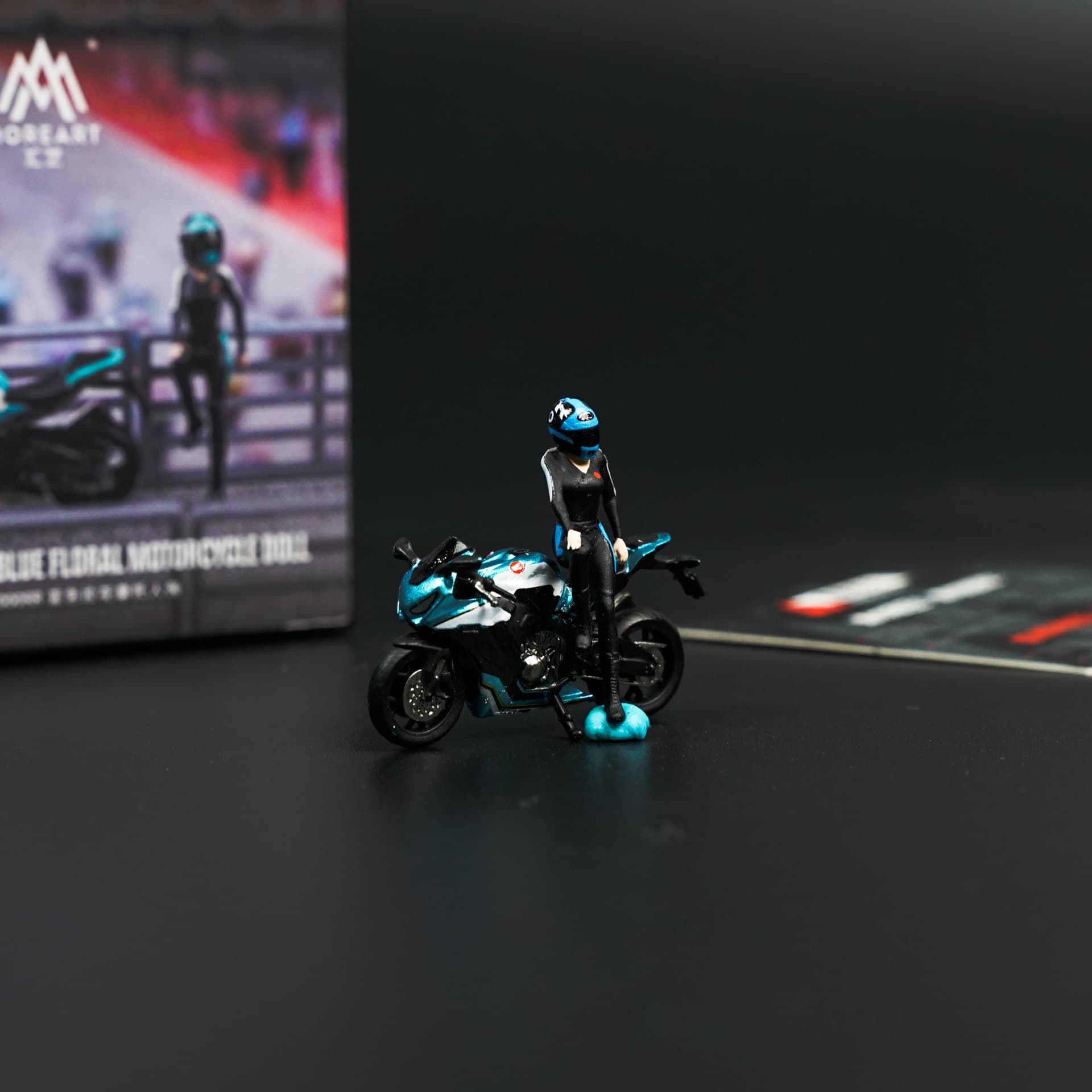 Honda CBR 1000RR z Figurką Moreart - model 1:64 - miniatura 1