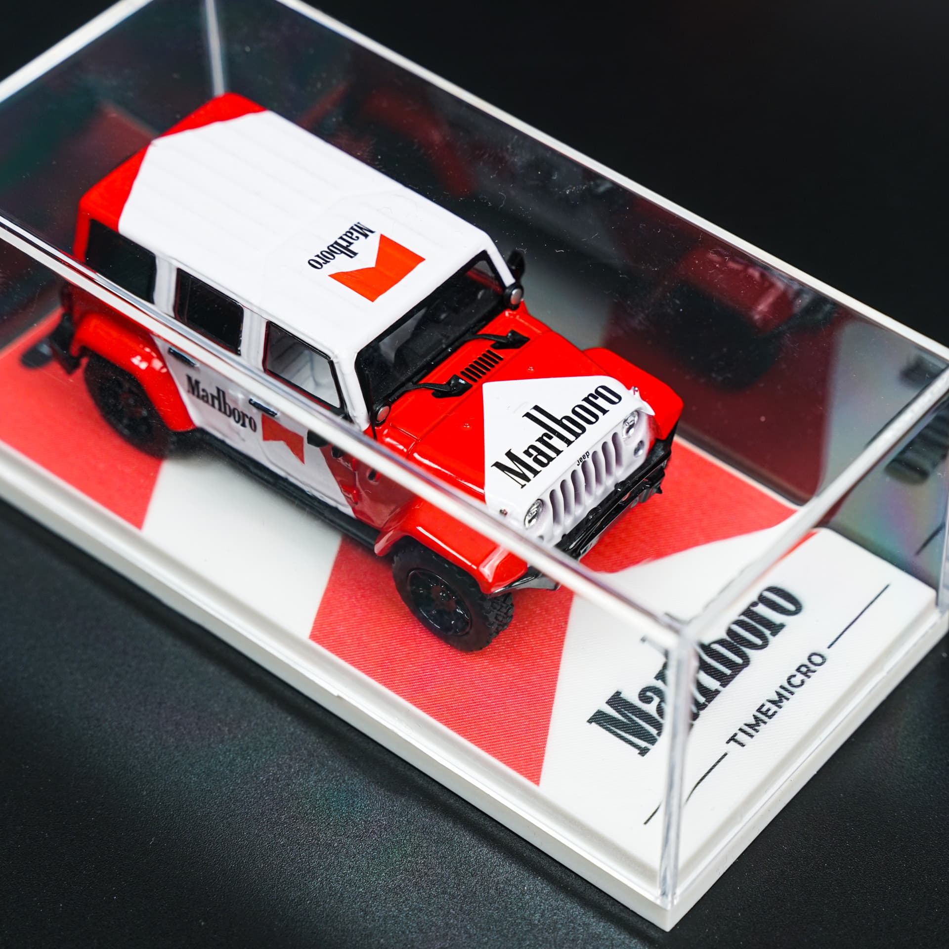 Jeep Wrangler Marlboro z lawetą TimeMicro - model 1:64 - miniatura 4