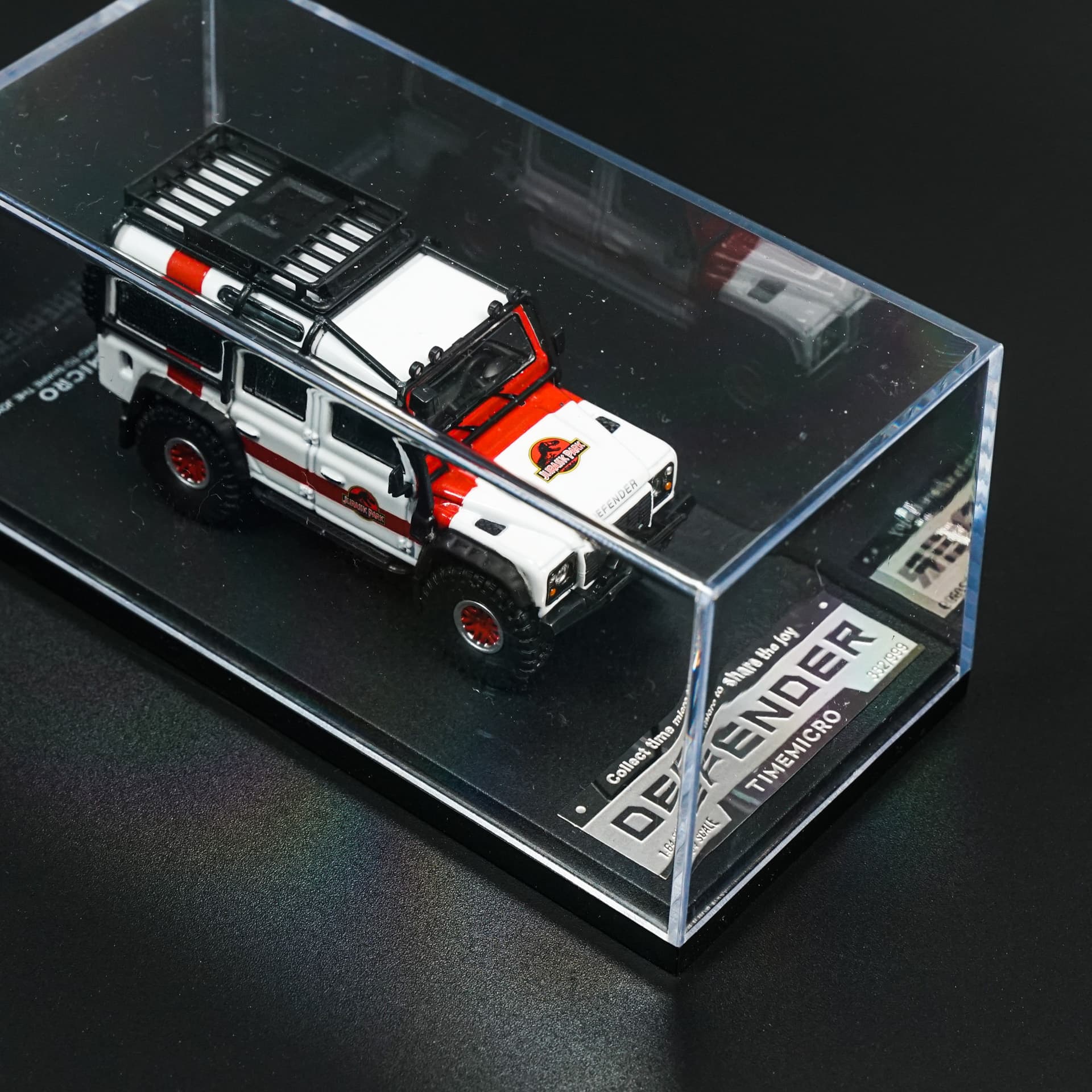 Land Rover Defender Jurassic Park TimeMicro - model 1:64 - miniatura 3