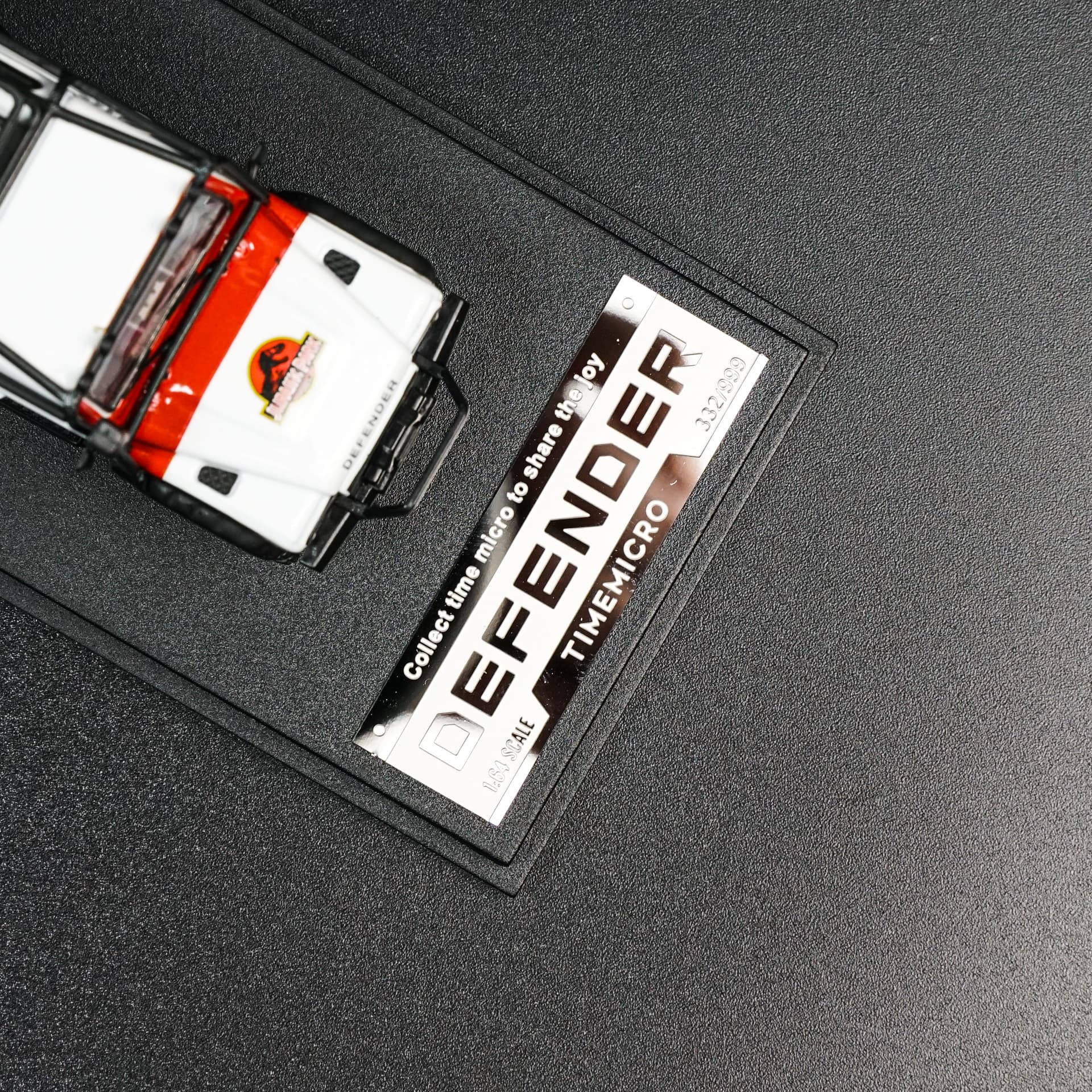 Land Rover Defender Jurassic Park TimeMicro - model 1:64 - miniatura 4