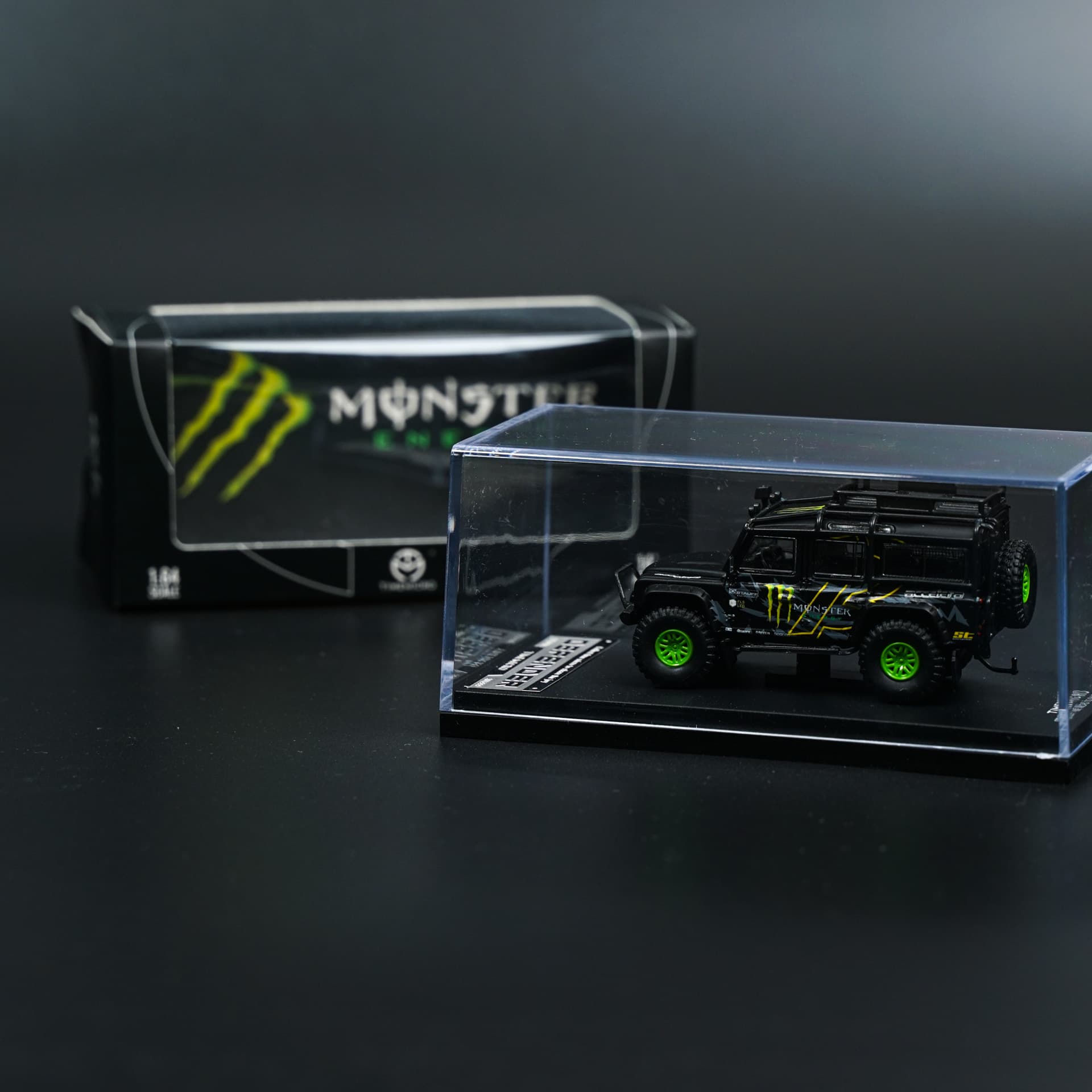 Land Rover Defender Monster Edition z lawetą 1:64 TimeMicro - model 1:64 - miniatura 4