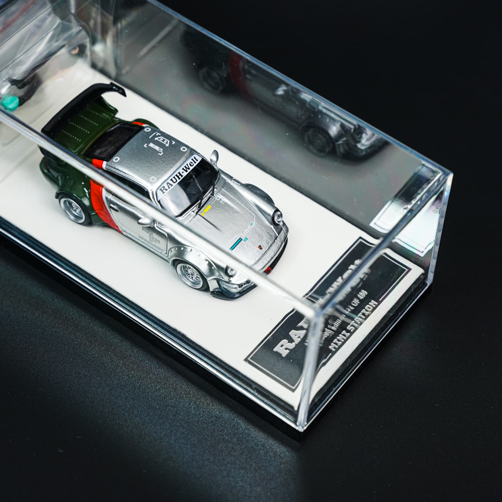 Porsche 993 RWB Mini Station - model 1:64 - miniatura 3