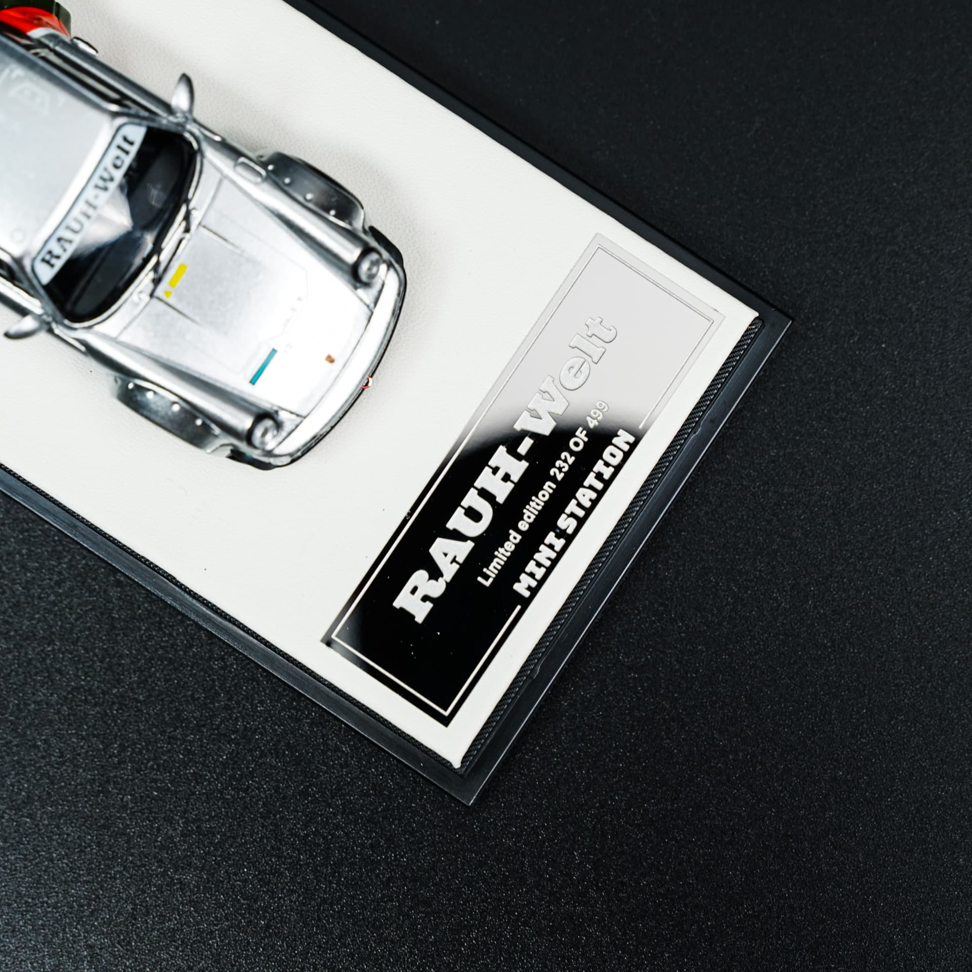 Porsche 993 RWB Mini Station - model 1:64 - miniatura 4
