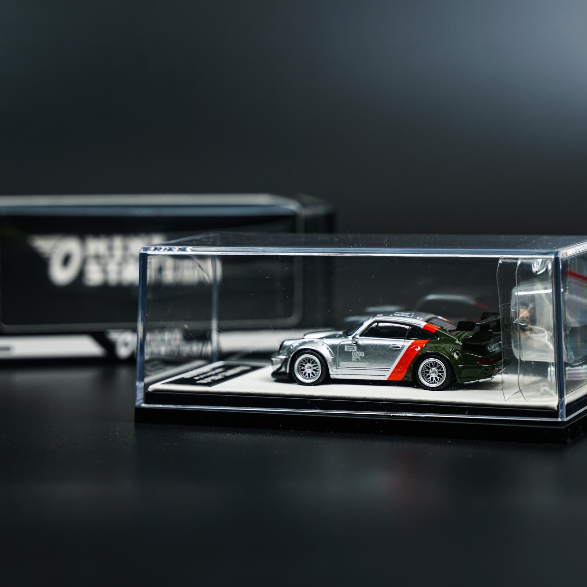 Porsche 993 RWB Mini Station - model 1:64 - miniatura 5