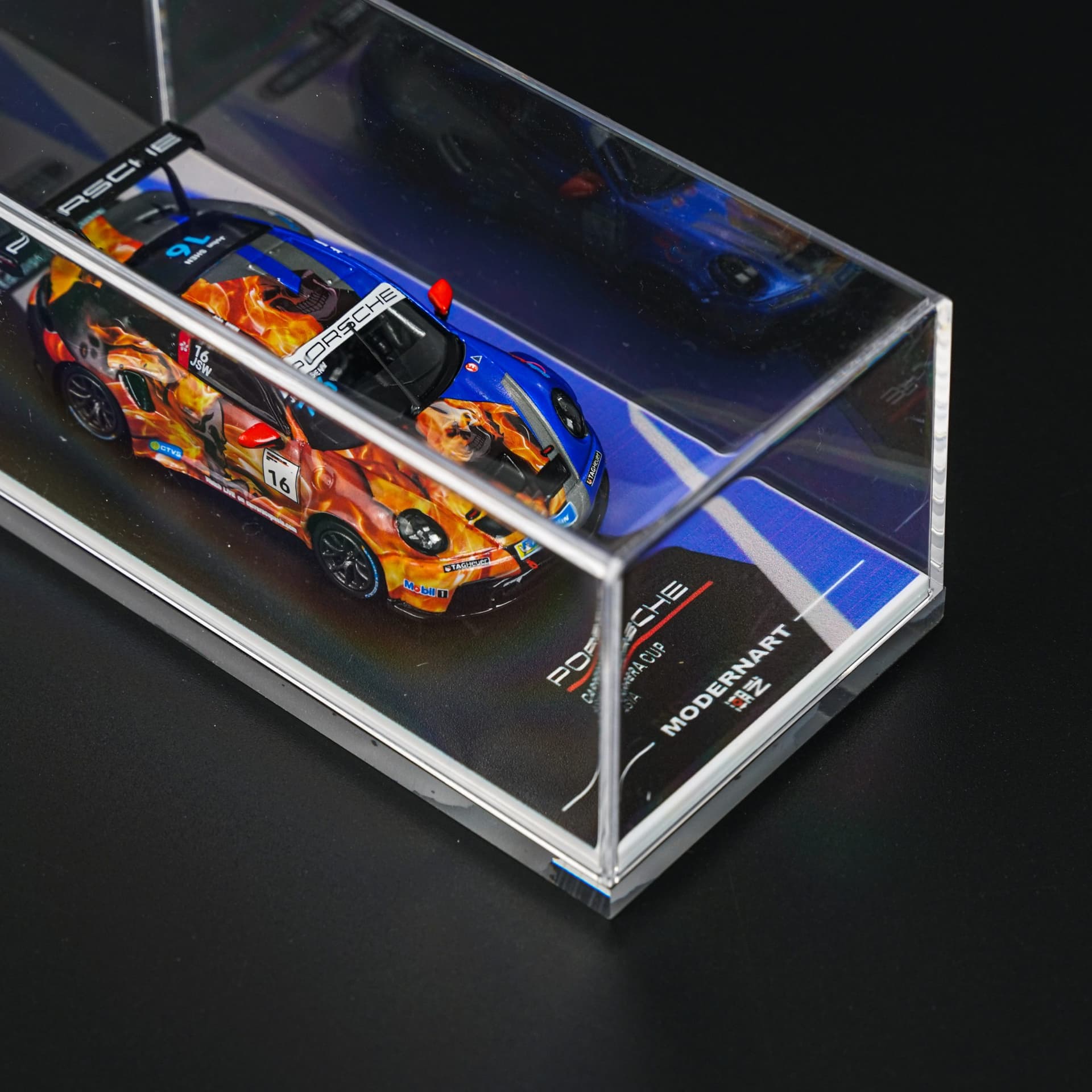 Porsche 911 GT3 Carrera Cup Masters ModernArt - model 1:64 - miniatura 3