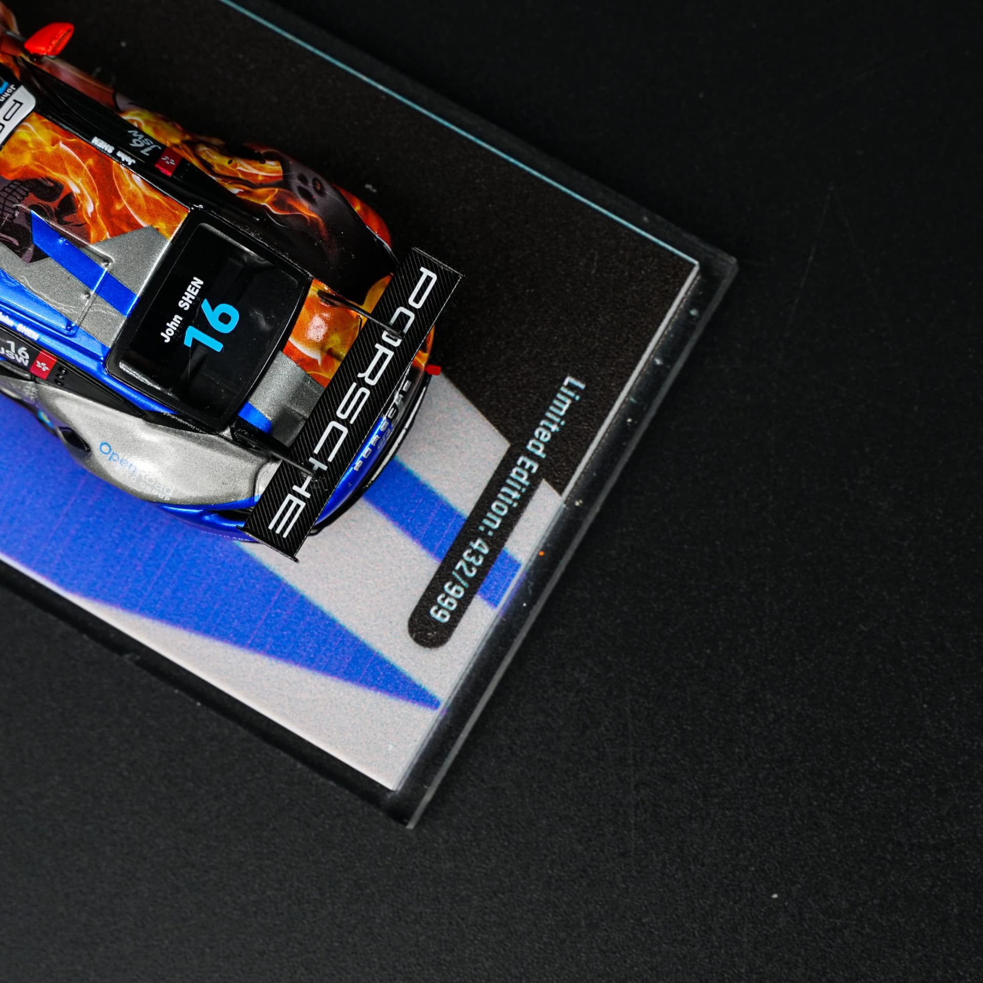 Porsche 911 GT3 Carrera Cup Masters ModernArt - model 1:64 - miniatura 4