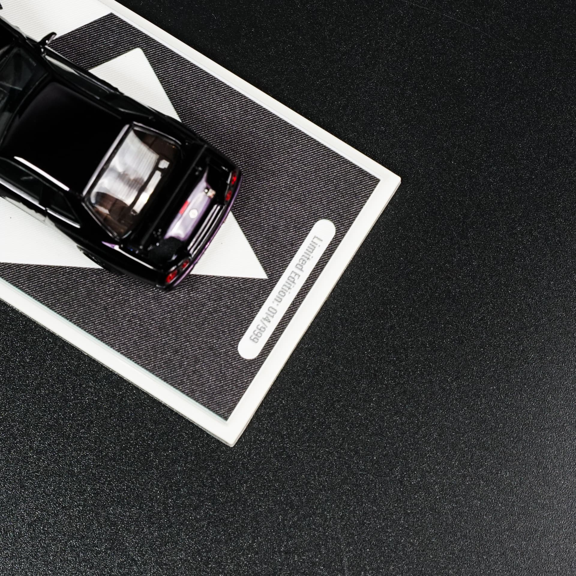 Nissan GTR 34 Black Aurora Model - model 1:64 - miniatura 4