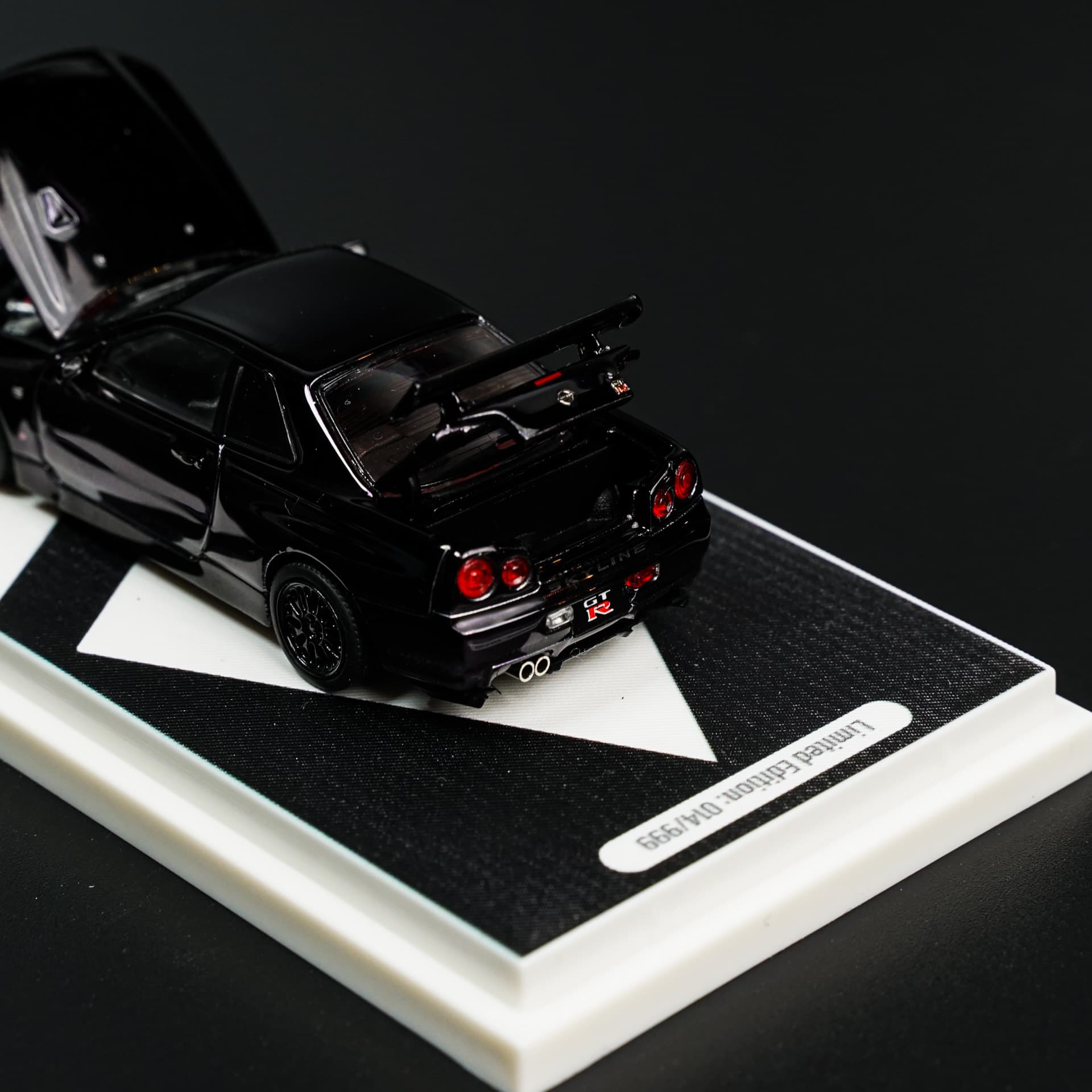 Nissan GTR 34 Black Aurora Model - model 1:64 - miniatura 6