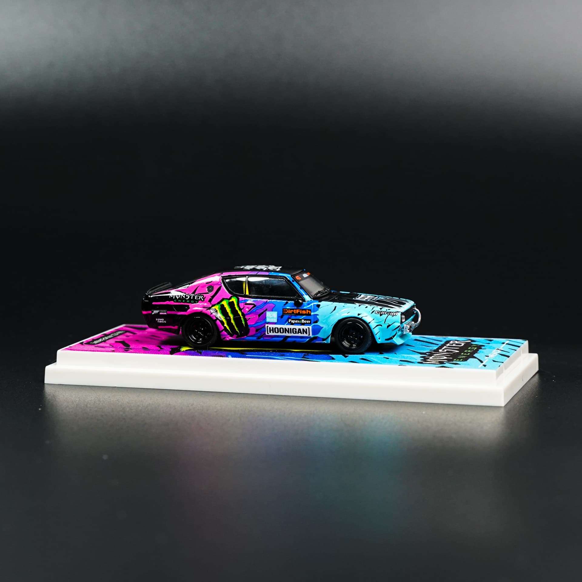 Nissan KPGC110 Monster TimeMicro - model 1:64 - miniatura 2