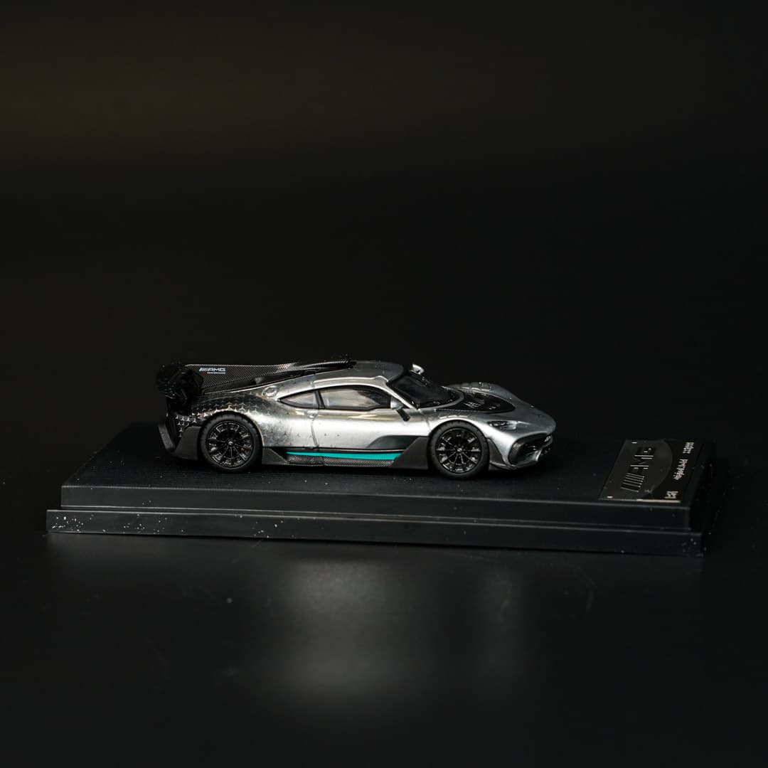 Mercedes AMG One Original Model - model 1:64 - miniatura 2