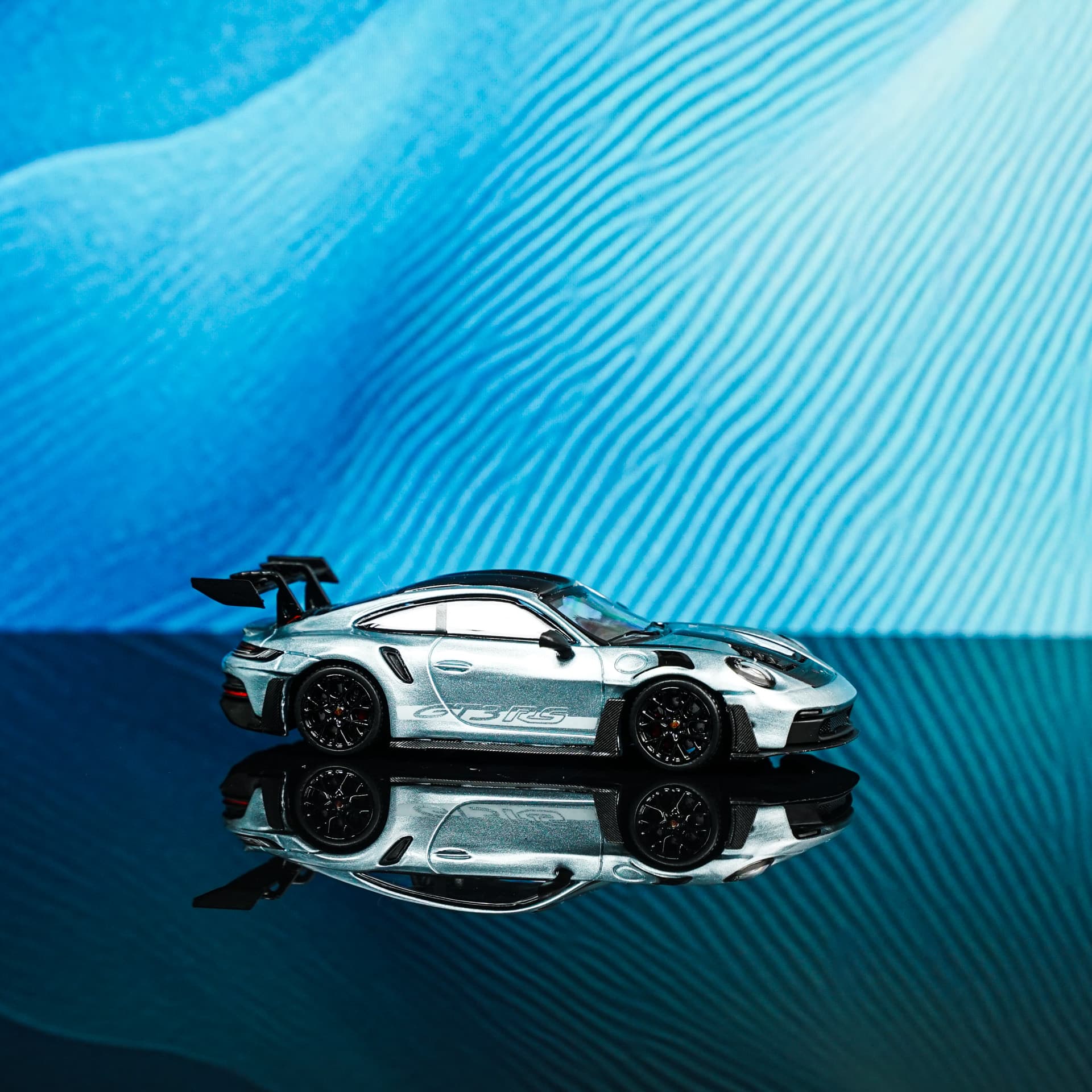Porsche 992 GT3 RS Light Blue TimeMicro - model 1:64 - miniatura 1