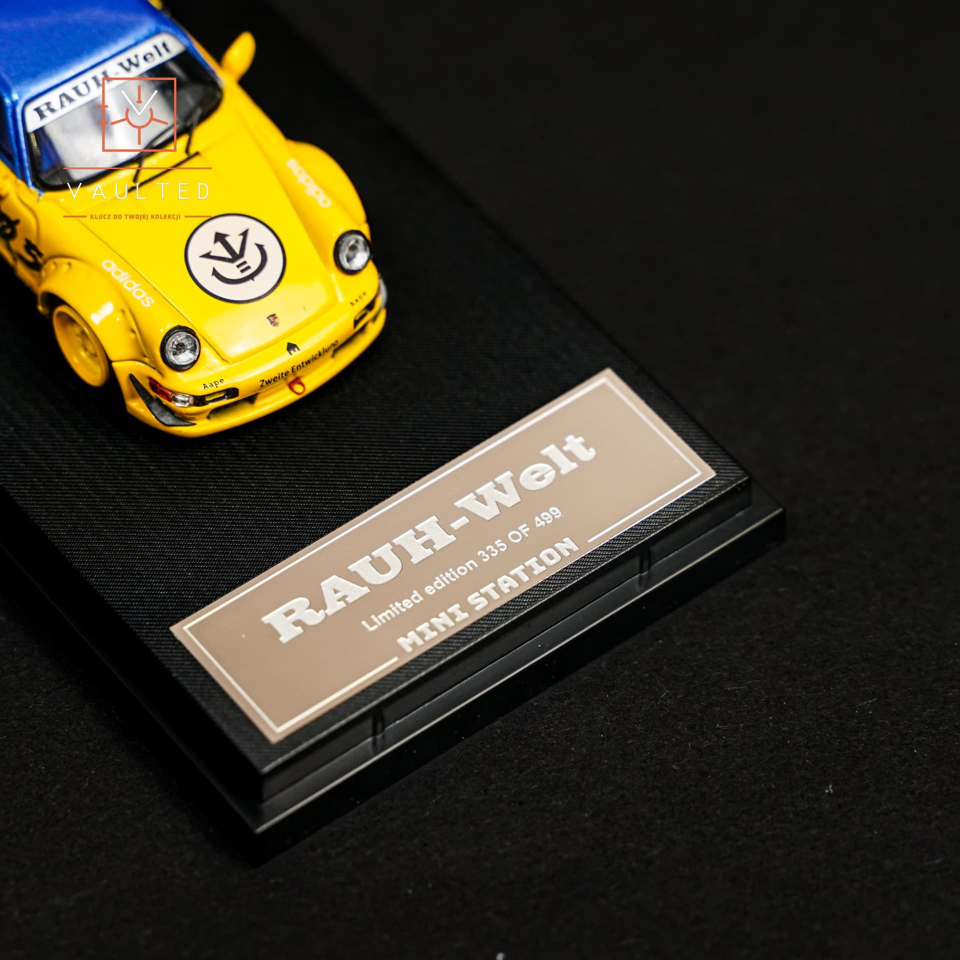 Porsche 993 RWB Dragon Ball Vegeta Mini Station - model 1:64 - miniatura 4