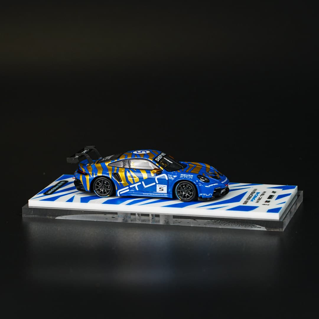 Shepwell X Modernart X Senseorgan X AIT ModernArt - model 1:64 - miniatura 2