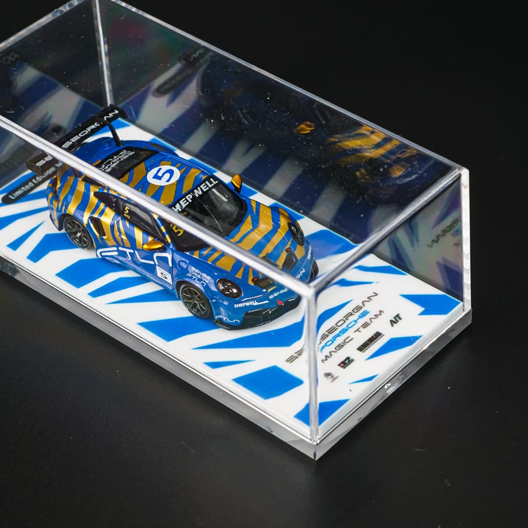 Shepwell X Modernart X Senseorgan X AIT ModernArt - model 1:64 - miniatura 3